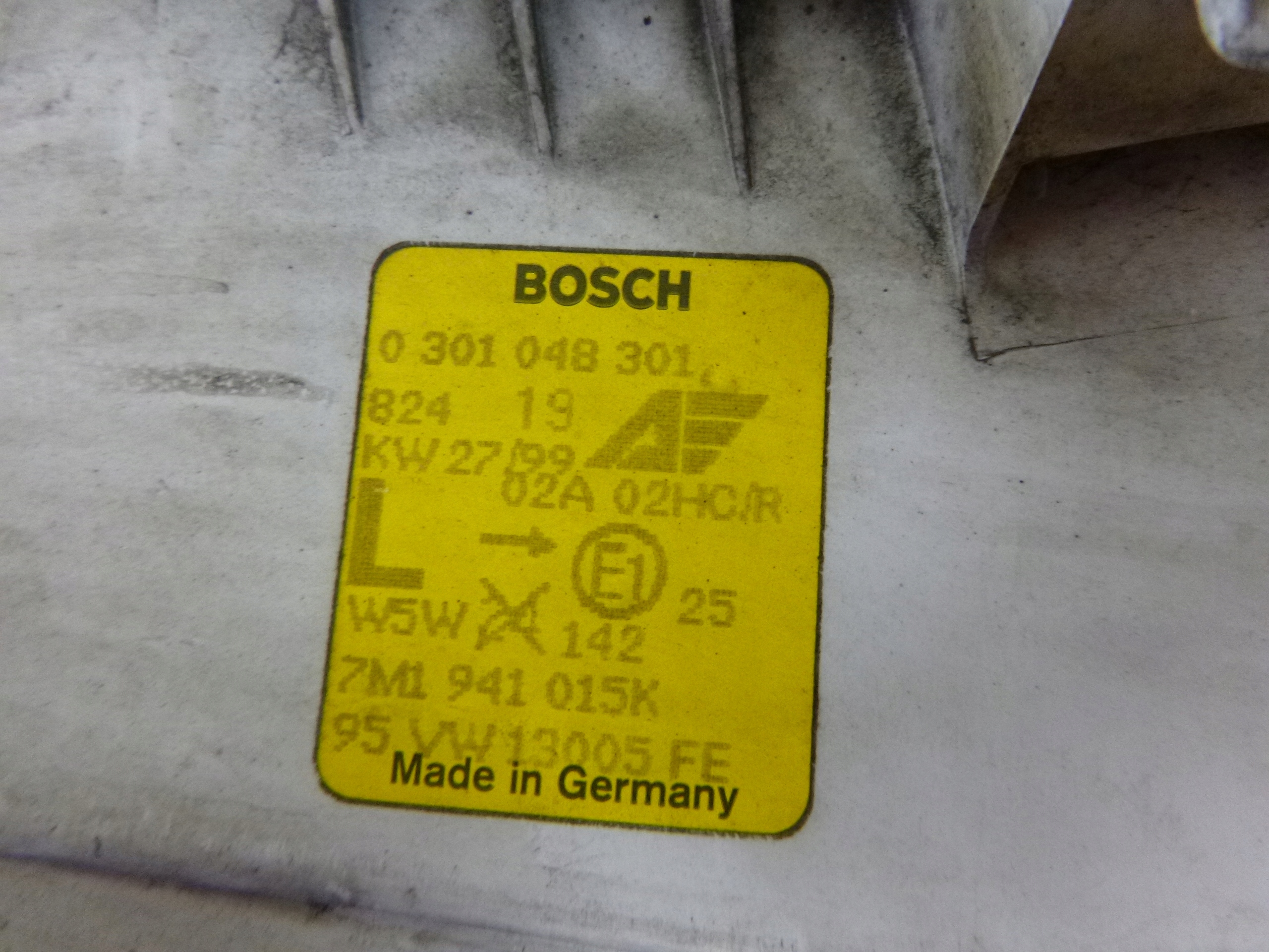 light front left Volkswagen Sharan 1995 7M1941015K BOSCH 0301048301