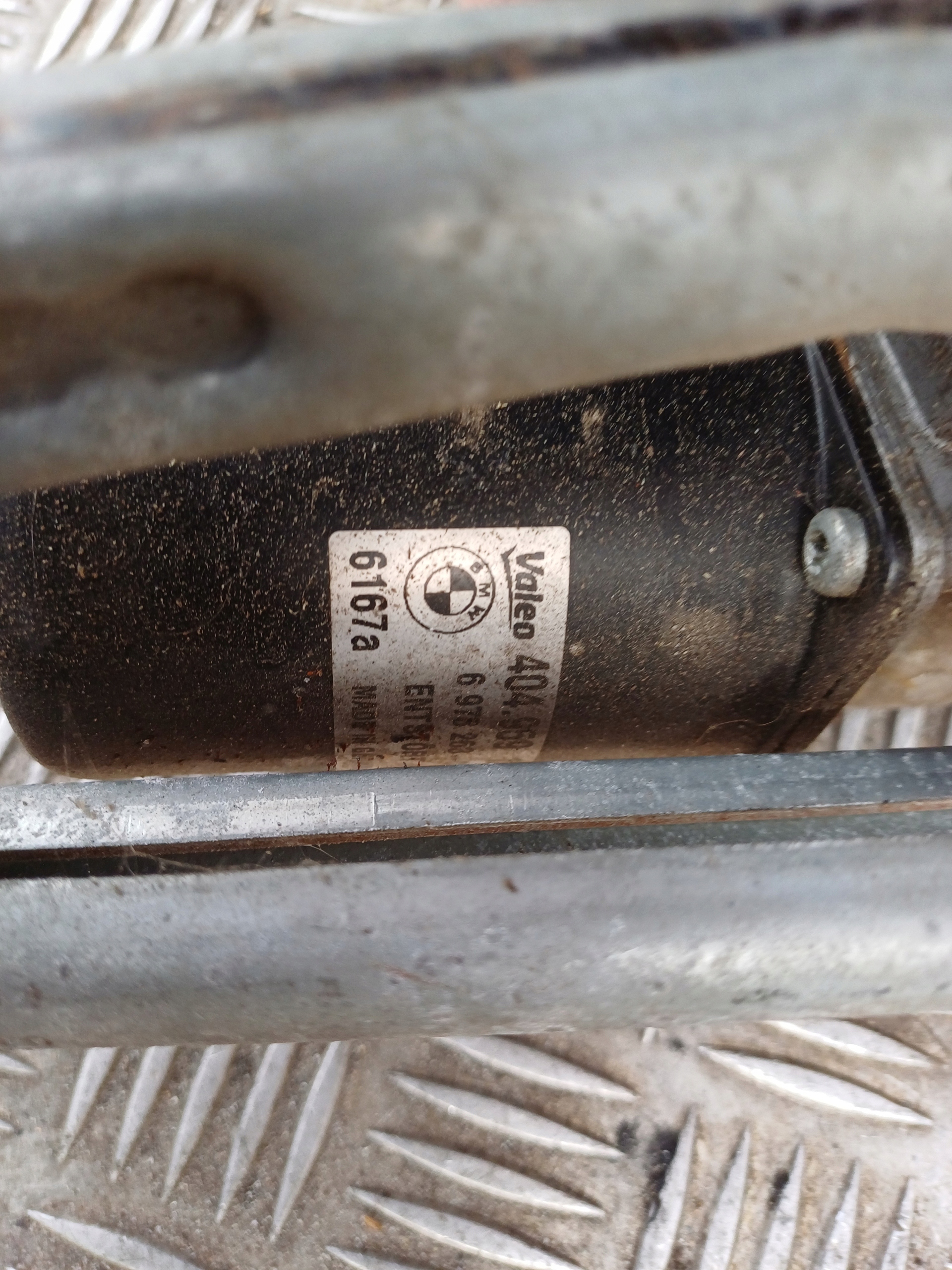 BMW E90 wiper mechanism front 6978263