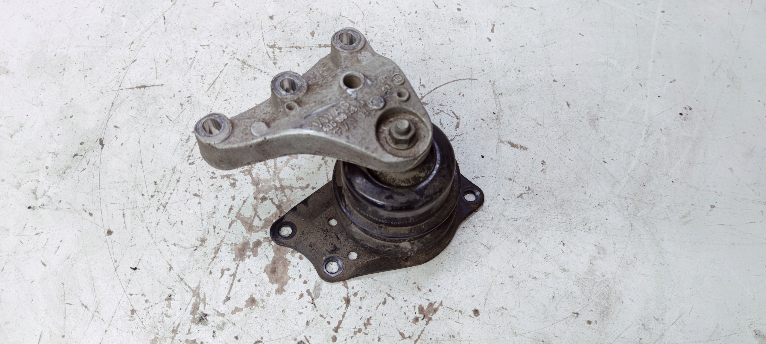holder engine mount AUDI A1 8X 1.6TDI 6R0199167S
