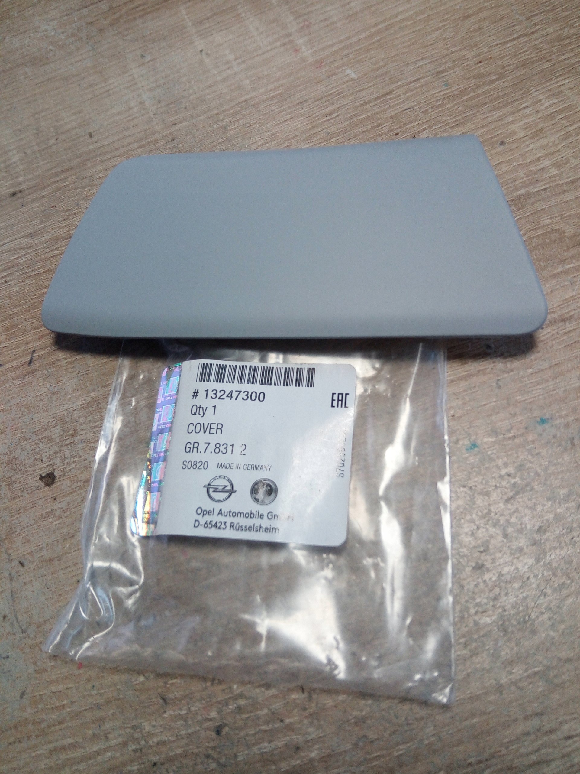 13247300 - КРЫШКА БАМПЕРА КРЮКА OPEL ZAFIRA B НОВАЯ ОРИГ.*