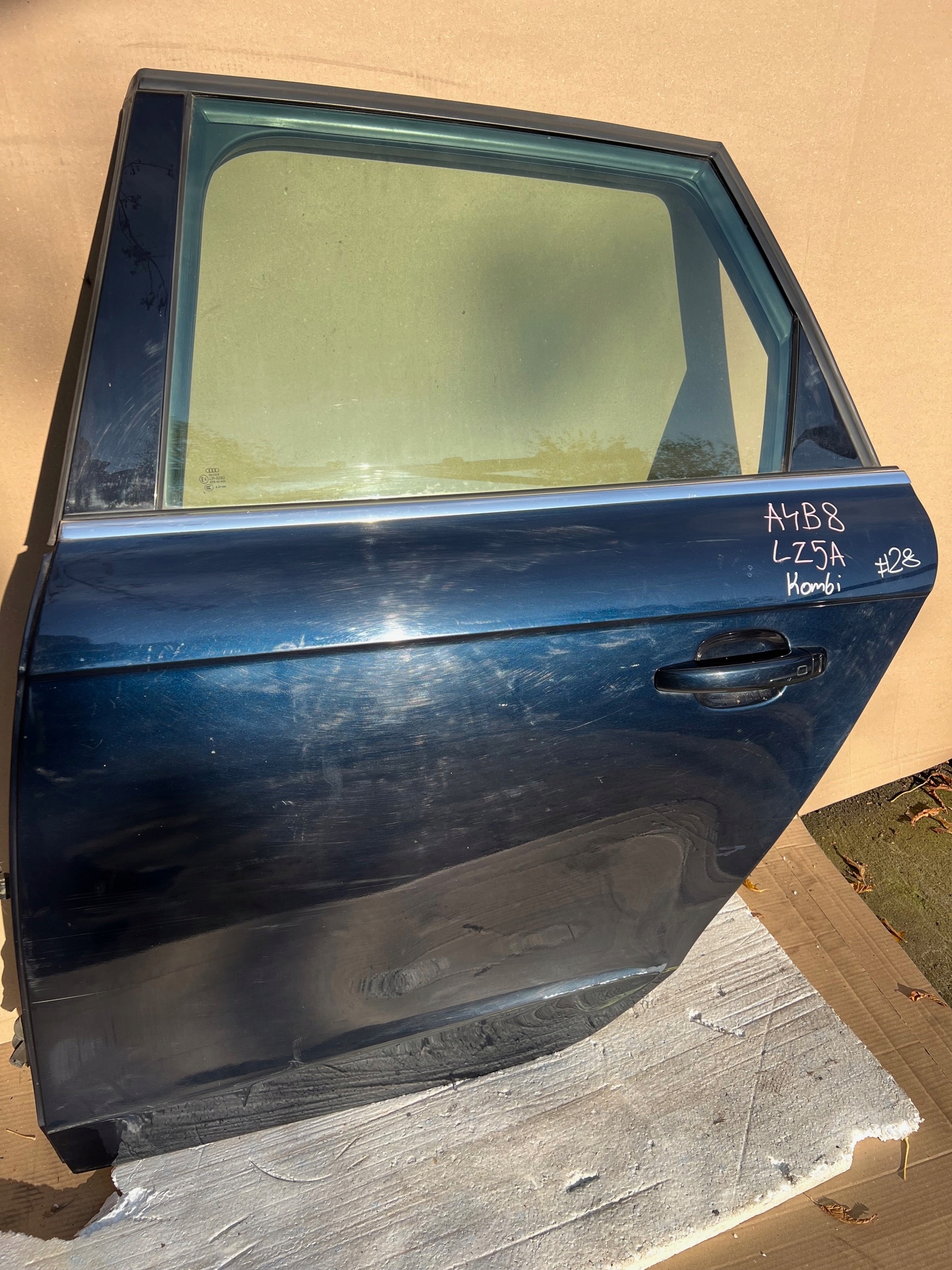 AUDI A4 B8 AVANT KOMBI door left rear. left rear part LZ5A