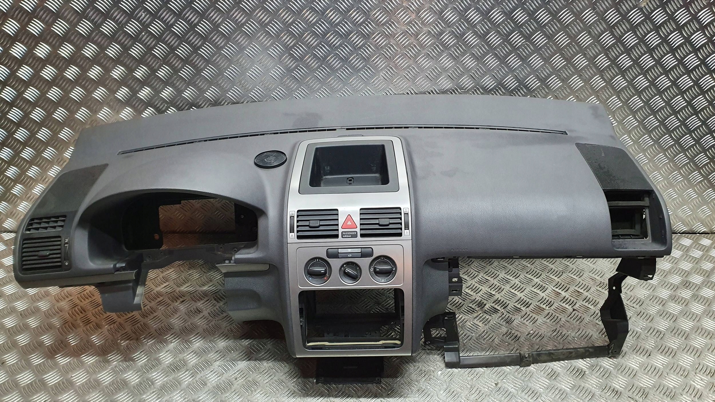 dashboard instrument panel cockpit VW TOURAN 03- 1T1857091