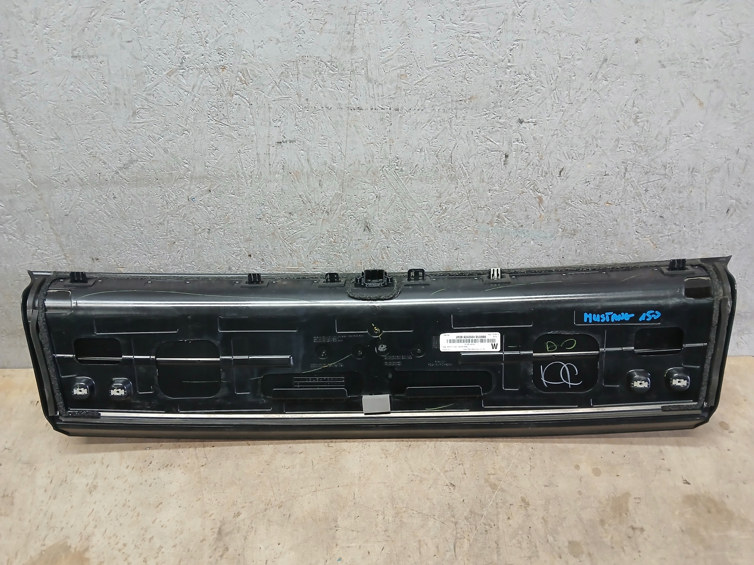 boot door cap FORD MUSTANG 15- JR3B 6343504 DL59B8
