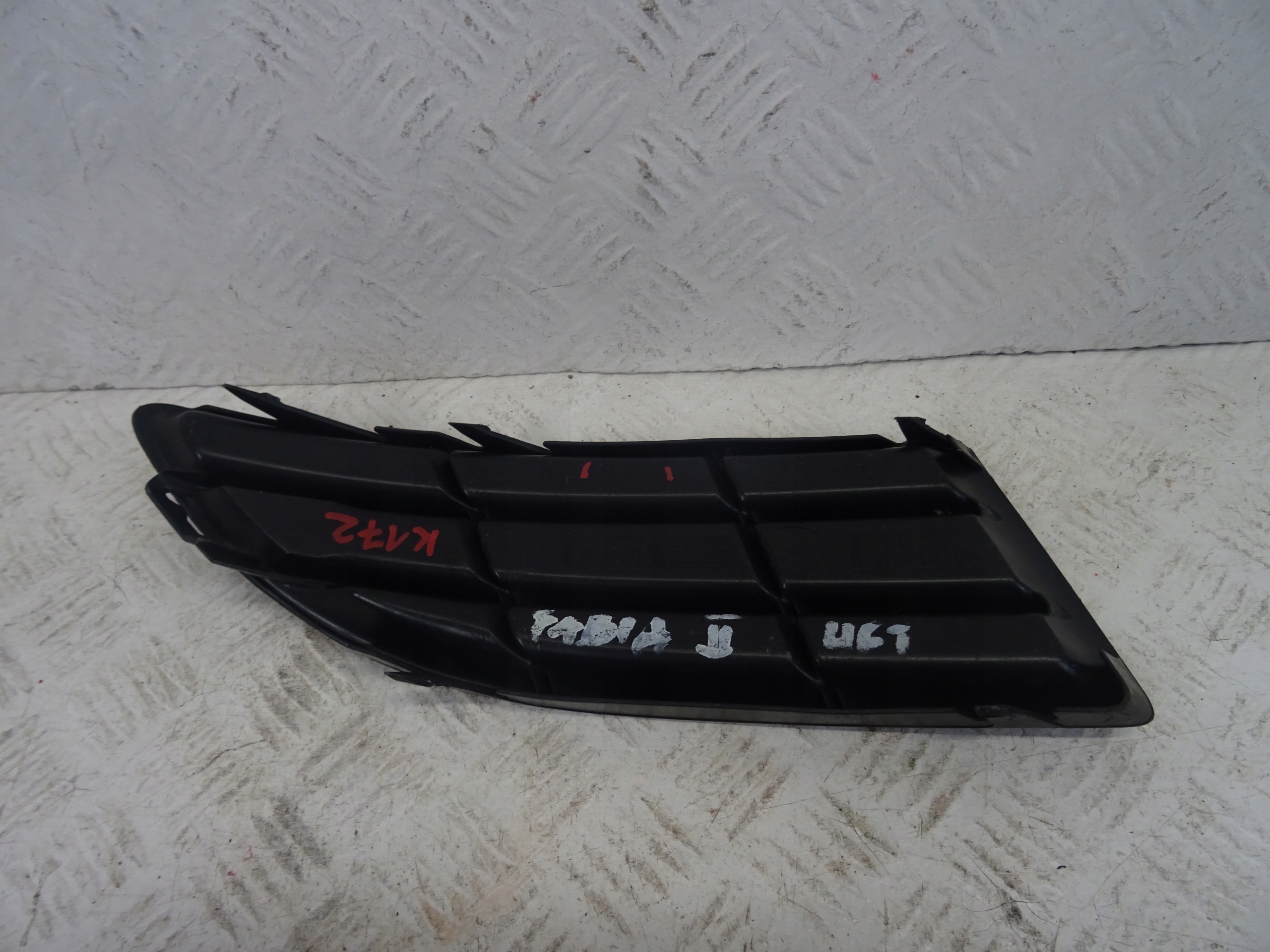grid of a bumper front front left SKODA FABIA II ROOMSTER 5J0807367A