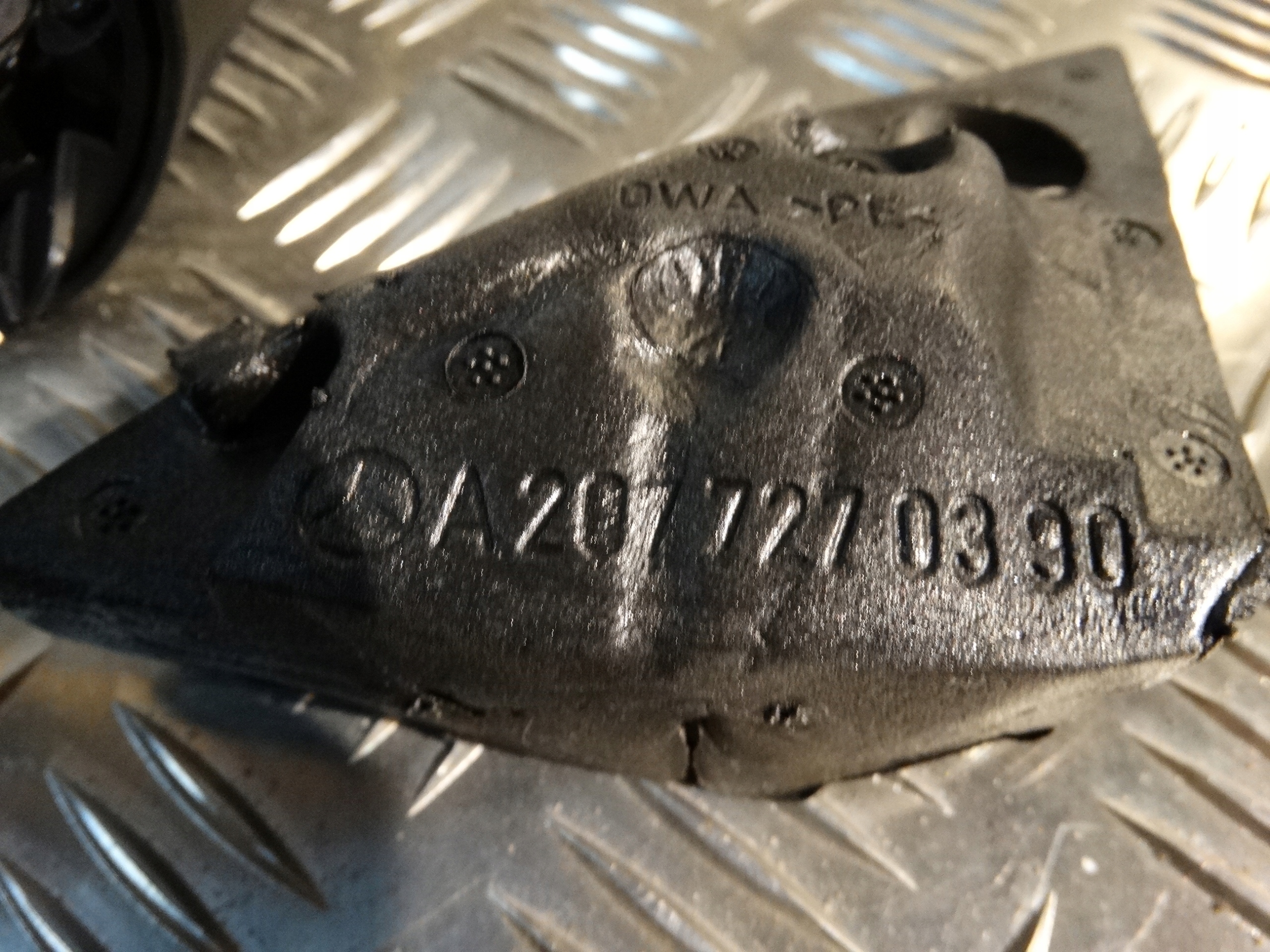 IDEAL.cap speaker left door MERCEDES W207 1