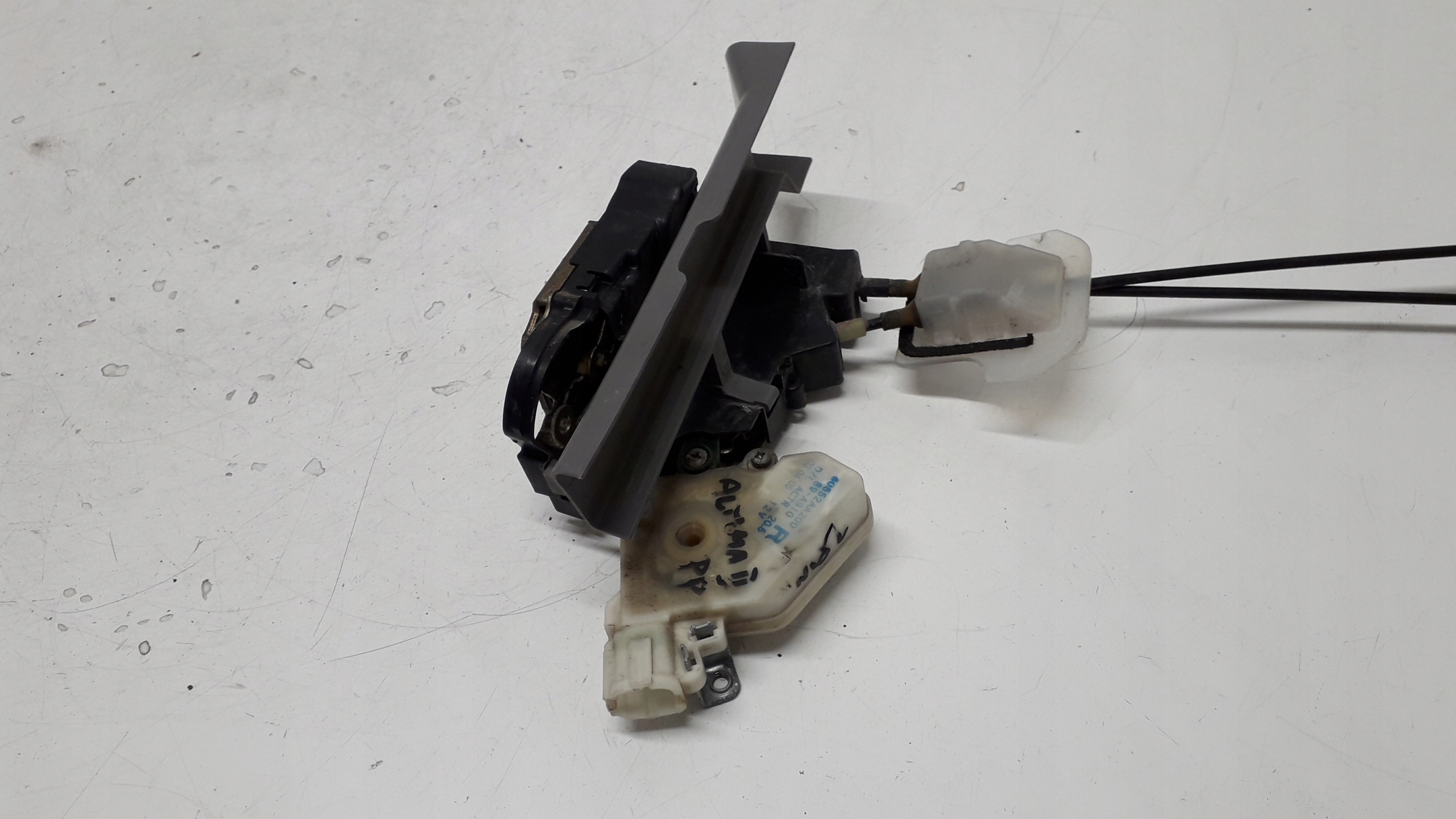 ALTIMA L31 02-06 ZAMEK PRAWY PRZÓD 80552AA200