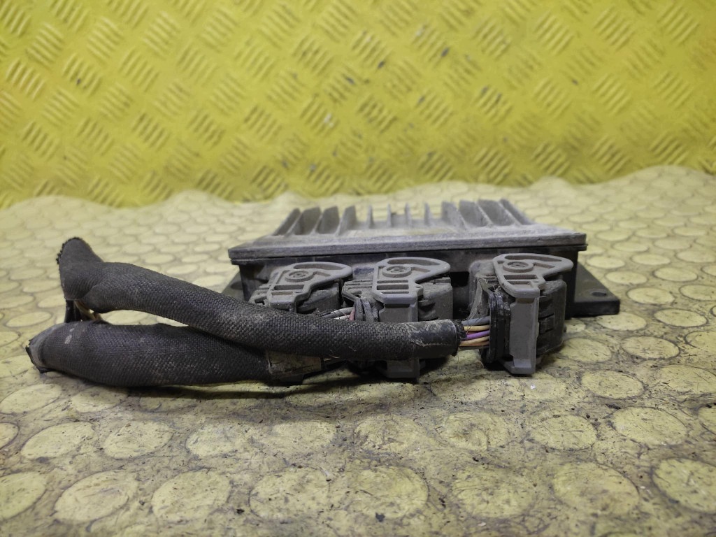 RENAULT KANGOO control unit of the engine 8200123485