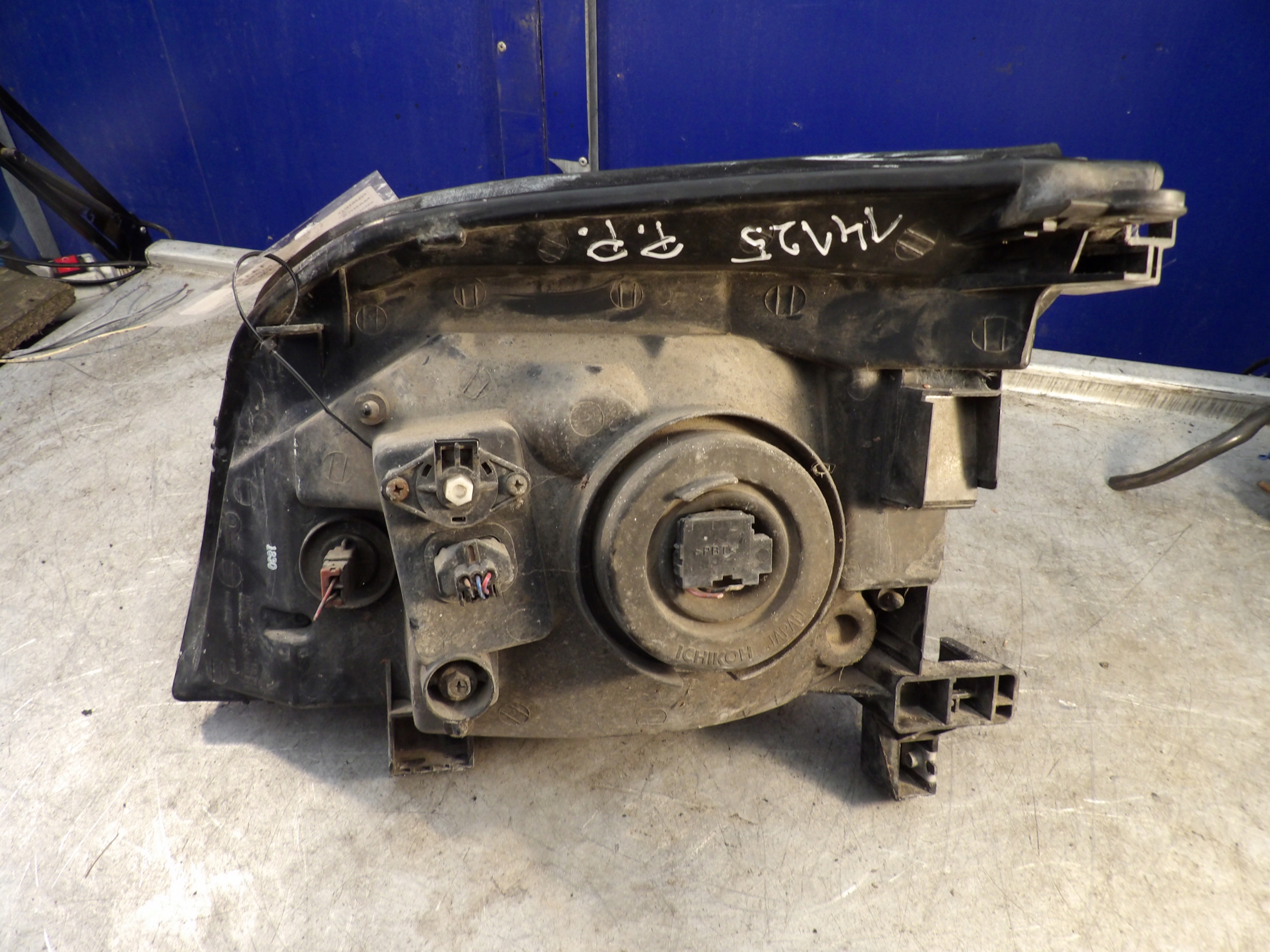 Nissan X-Trail T30 light front right