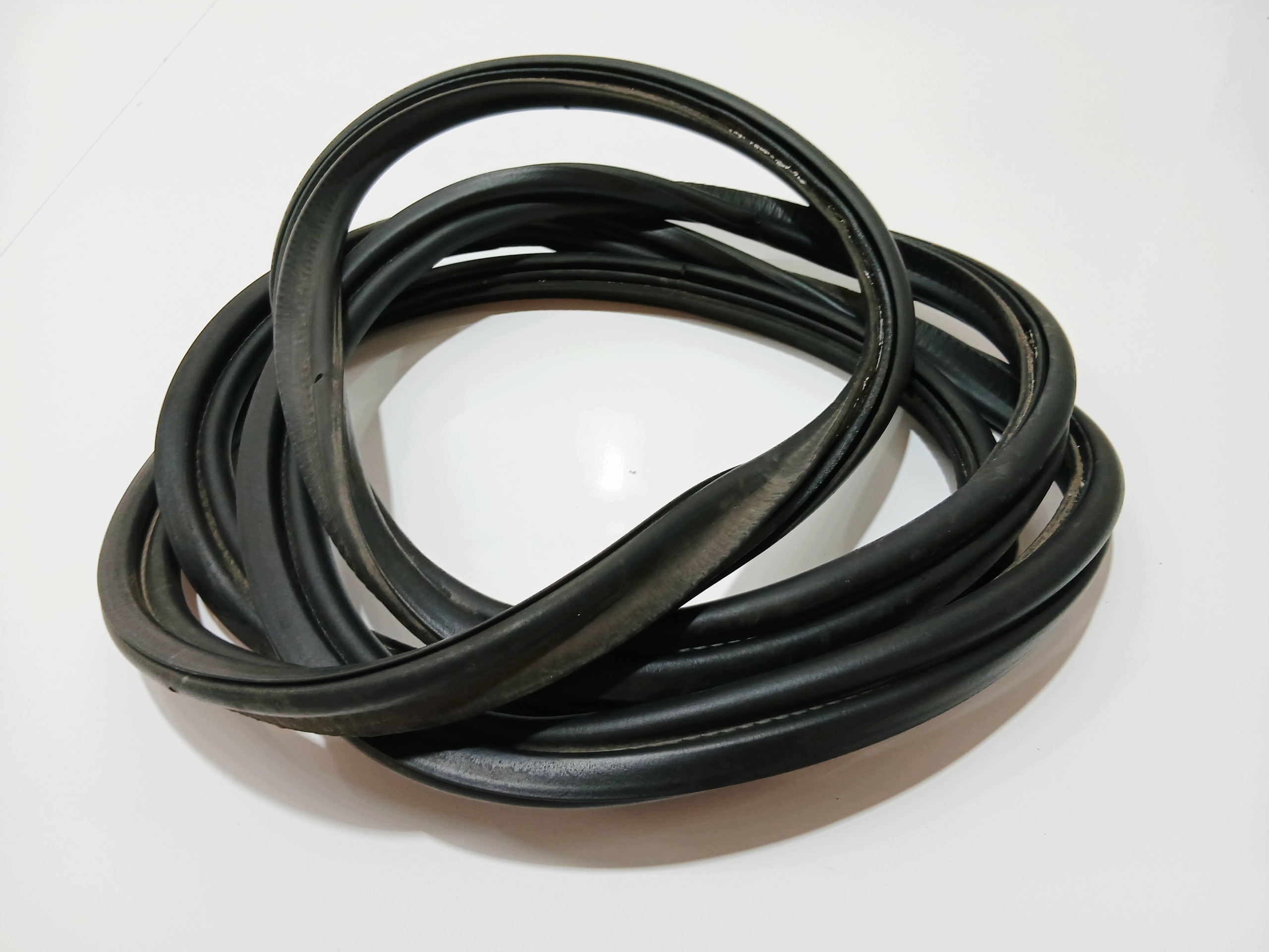 joint du capot coffre BMW E61 OE (0001368)