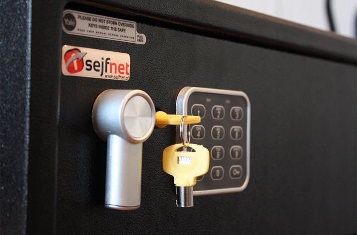 Kazetta kis praktikus széf ajándék értéktárgyak dokumentumok EAN (GTIN) 5052847033883