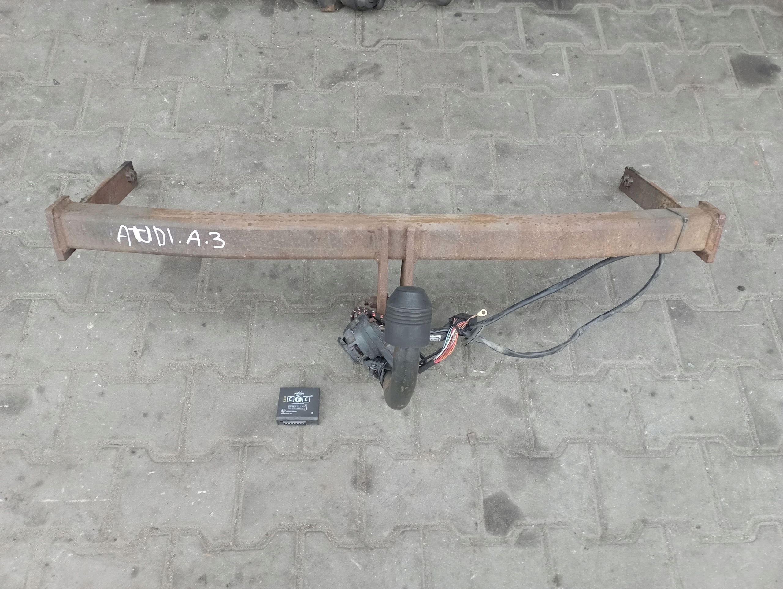 AUDI A3 8P BELKA HAK HOLOWNICZY MODUŁ
