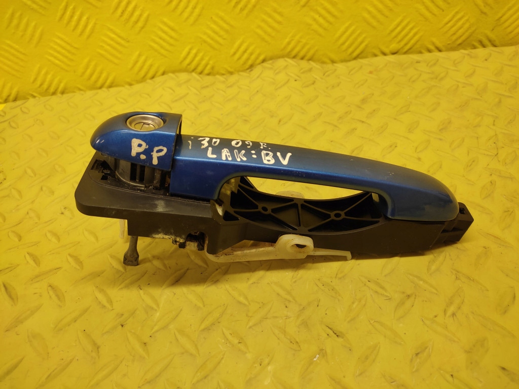 HYUNDAI I30 and handle exterior right front UK