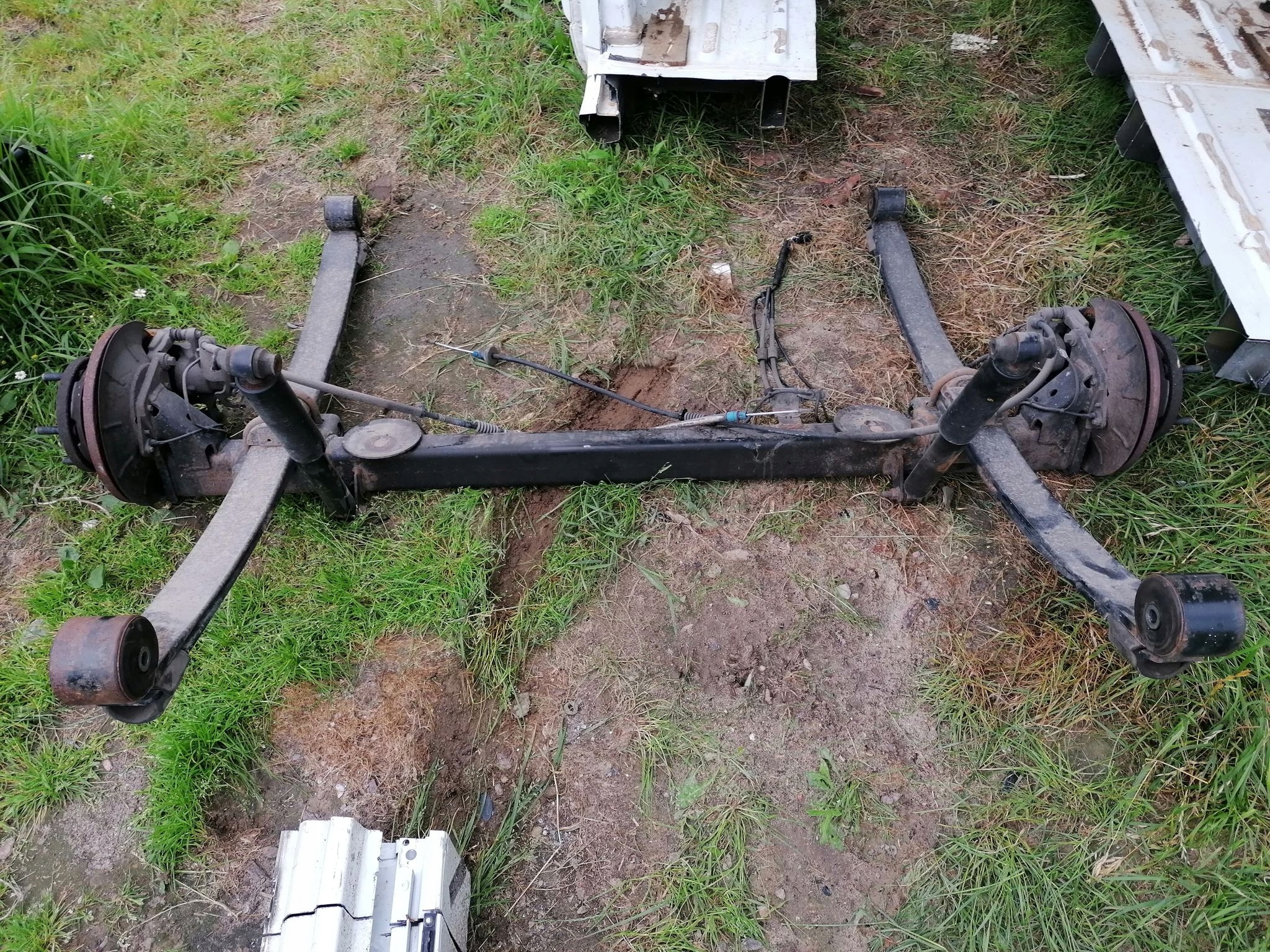 FORD TRANSIT MK8 BELKA TYLNA RESORY KOMPLET 2014-.