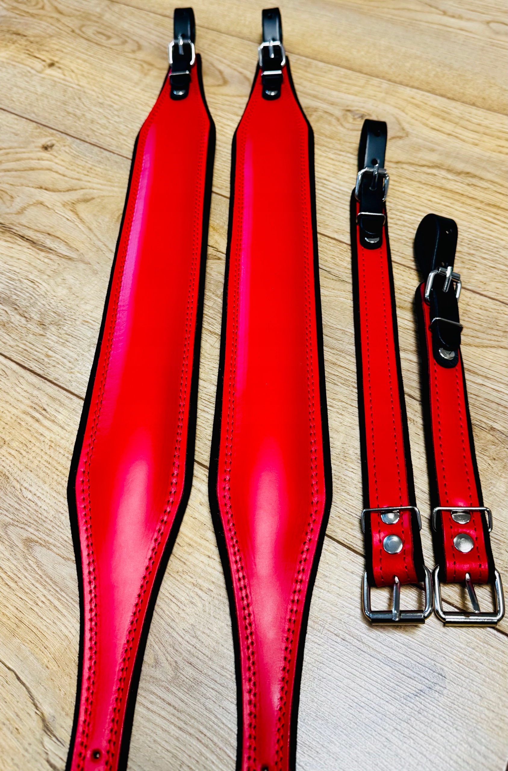 Pásy pro akordeon 96-120 basů, 7 cm, červená kůže