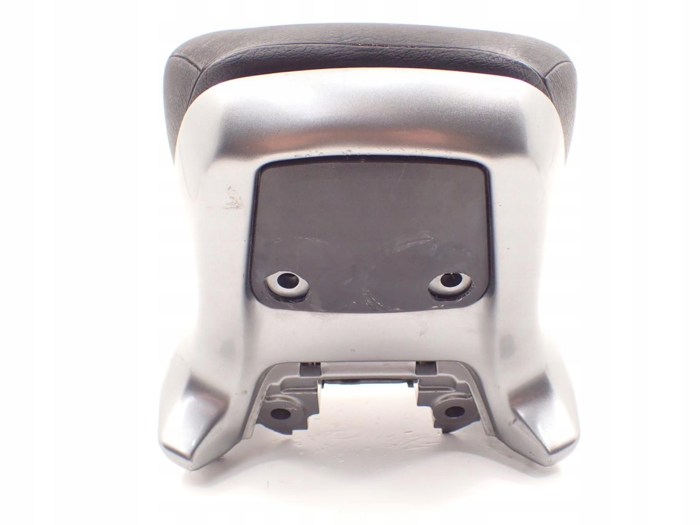 Oparcie pasażera tył Suzuki Burgman 400 K3 03-06 Jakość części (zgodnie z GVO) O - oryginał z logo producenta pojazdu (OE)