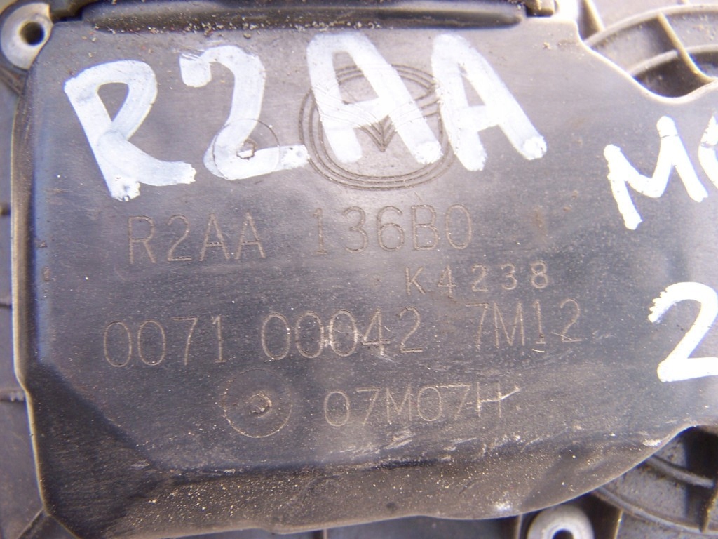 mazda 3 6 ДРОССЕЛЬНАЯ ЗАСЛОНКА R2AA136B0