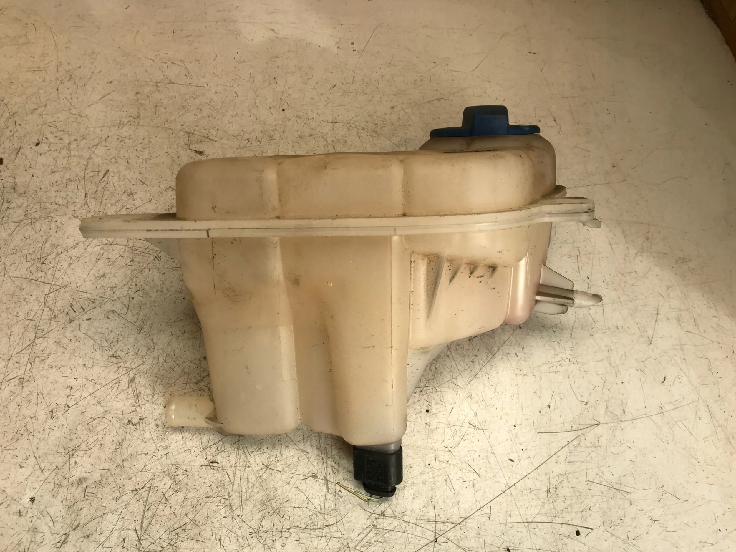 Réservoir eau AUDI A6 C6 LIFT 4F0121403N