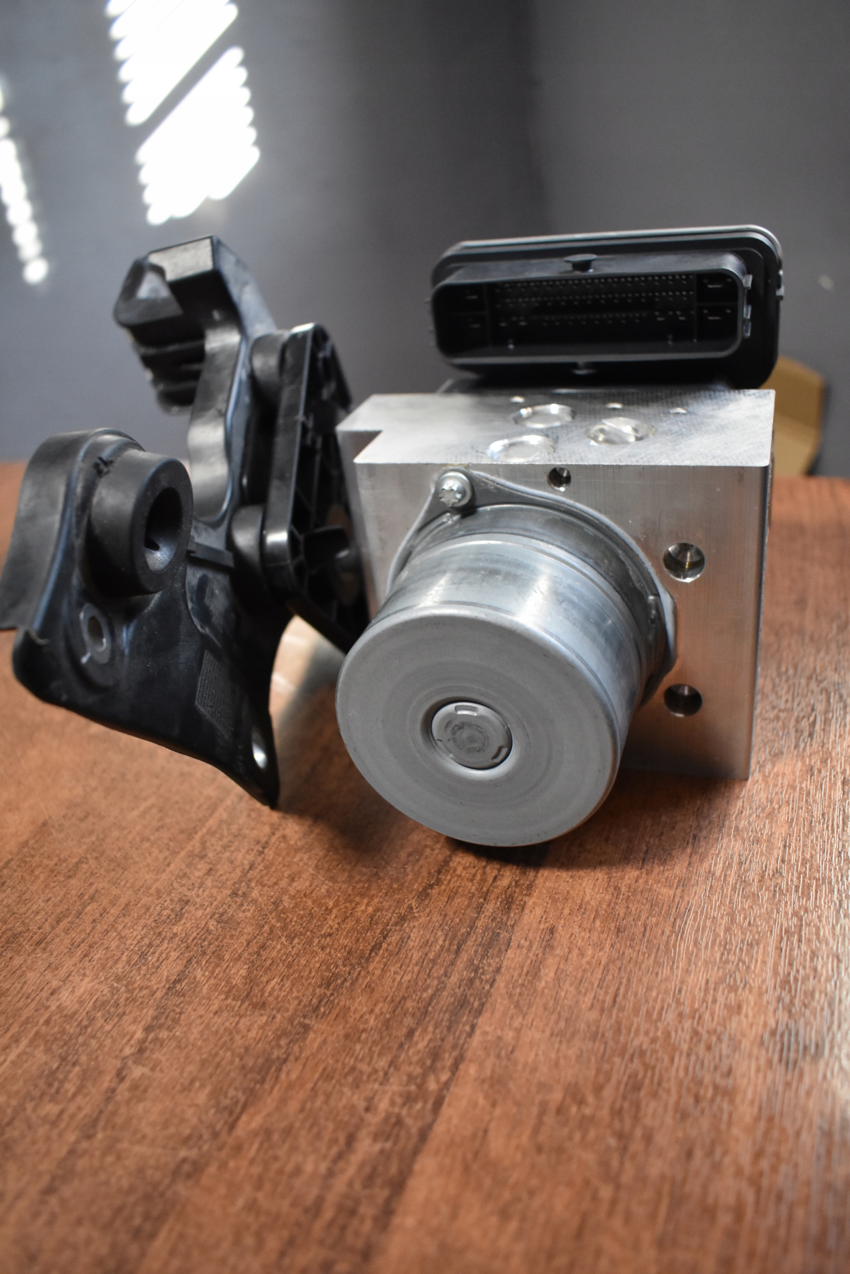IDEALNY control unit pump ABS 4MATIC MERCEDES W206 9