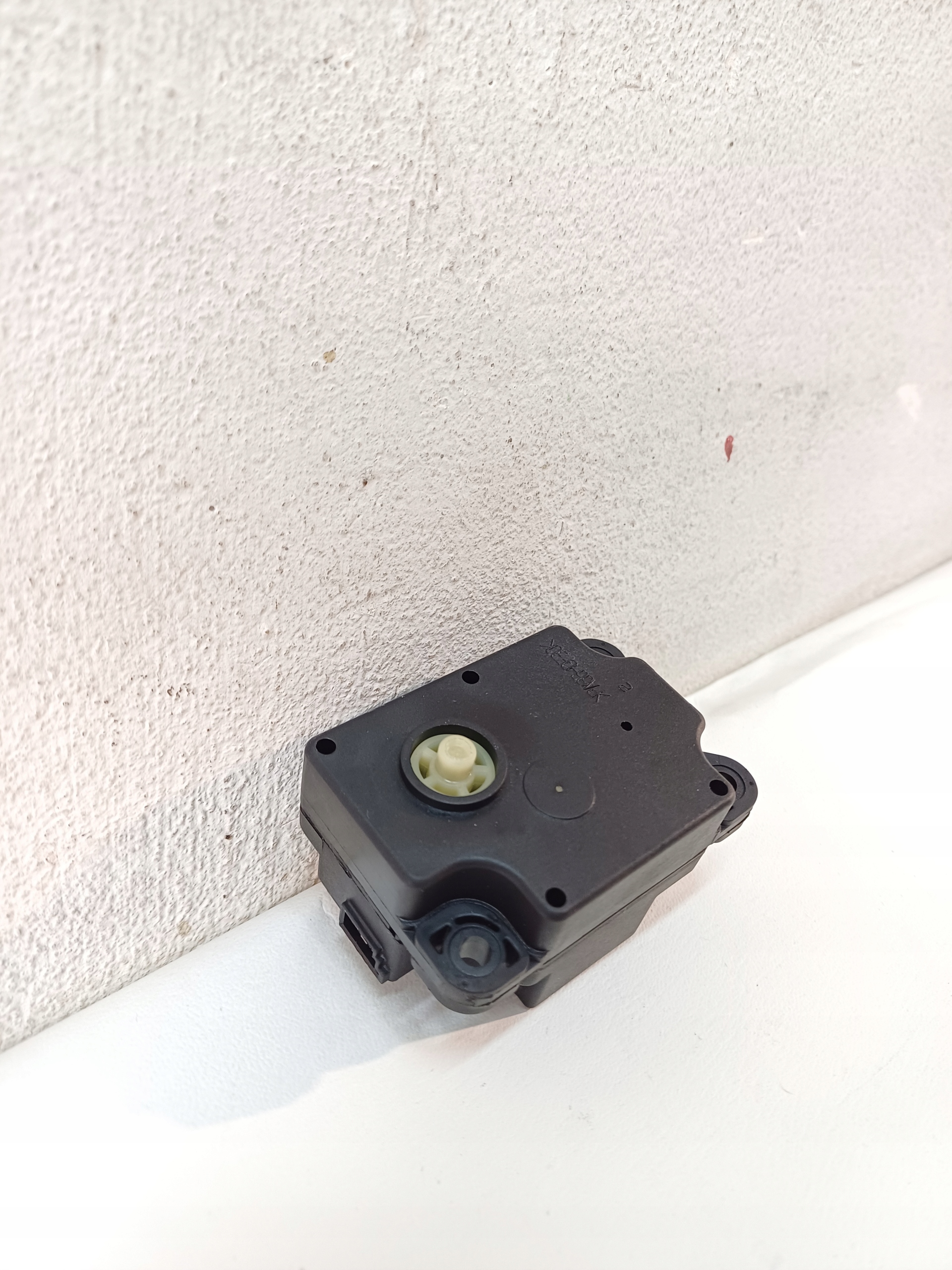 моторчик регулировки нагреватель volvo 8623354