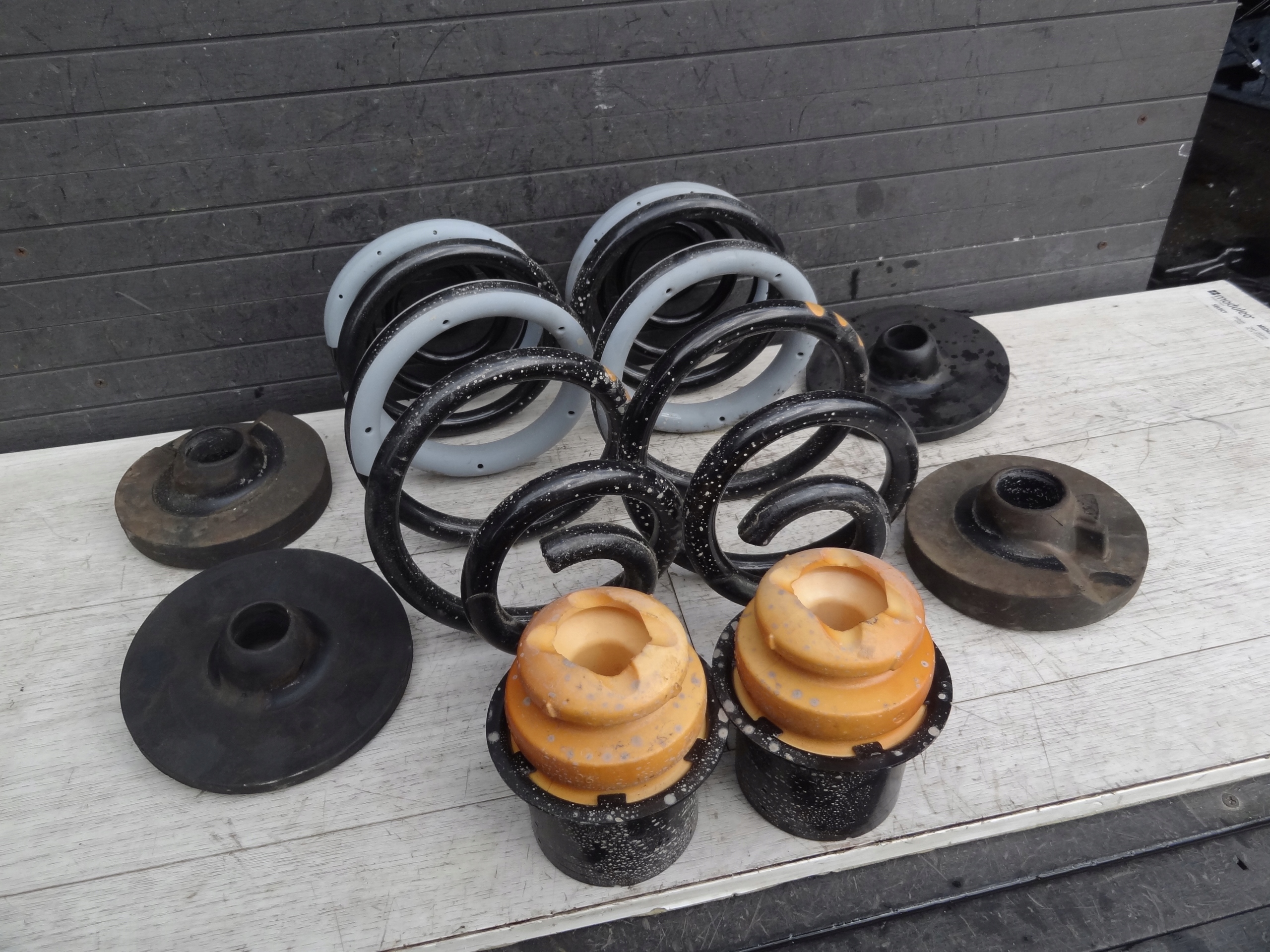 FORD TRANSIT CUSTOM II 2024 SPREZYNY ZAWIESZENIA TYL KOMPLET ORYGINAL