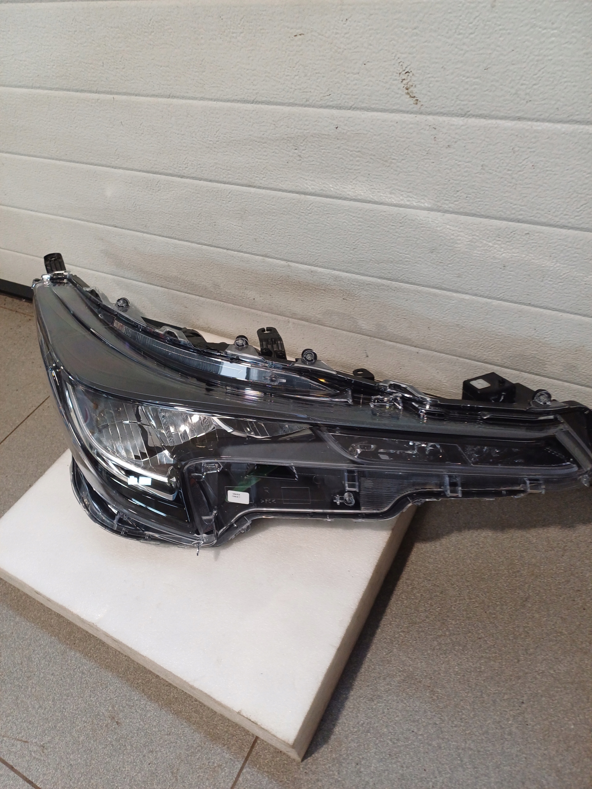 light right front front TOYOTA COROLLA E21 XII 90119224