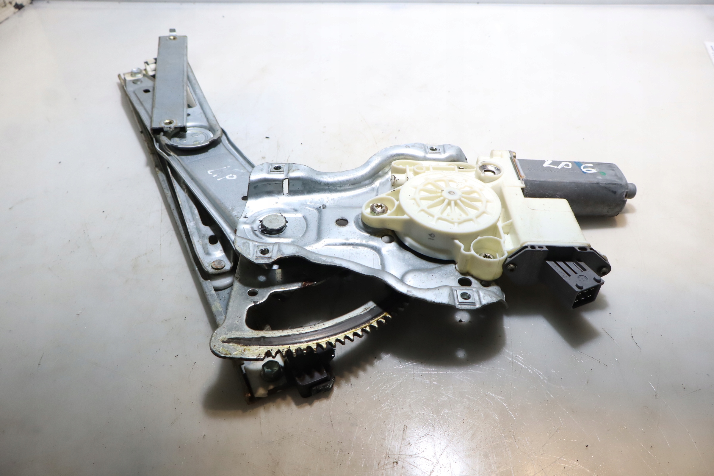 MECHANIZM SZYB LEWY PRZÓD TOYOTA AVENSIS II T25