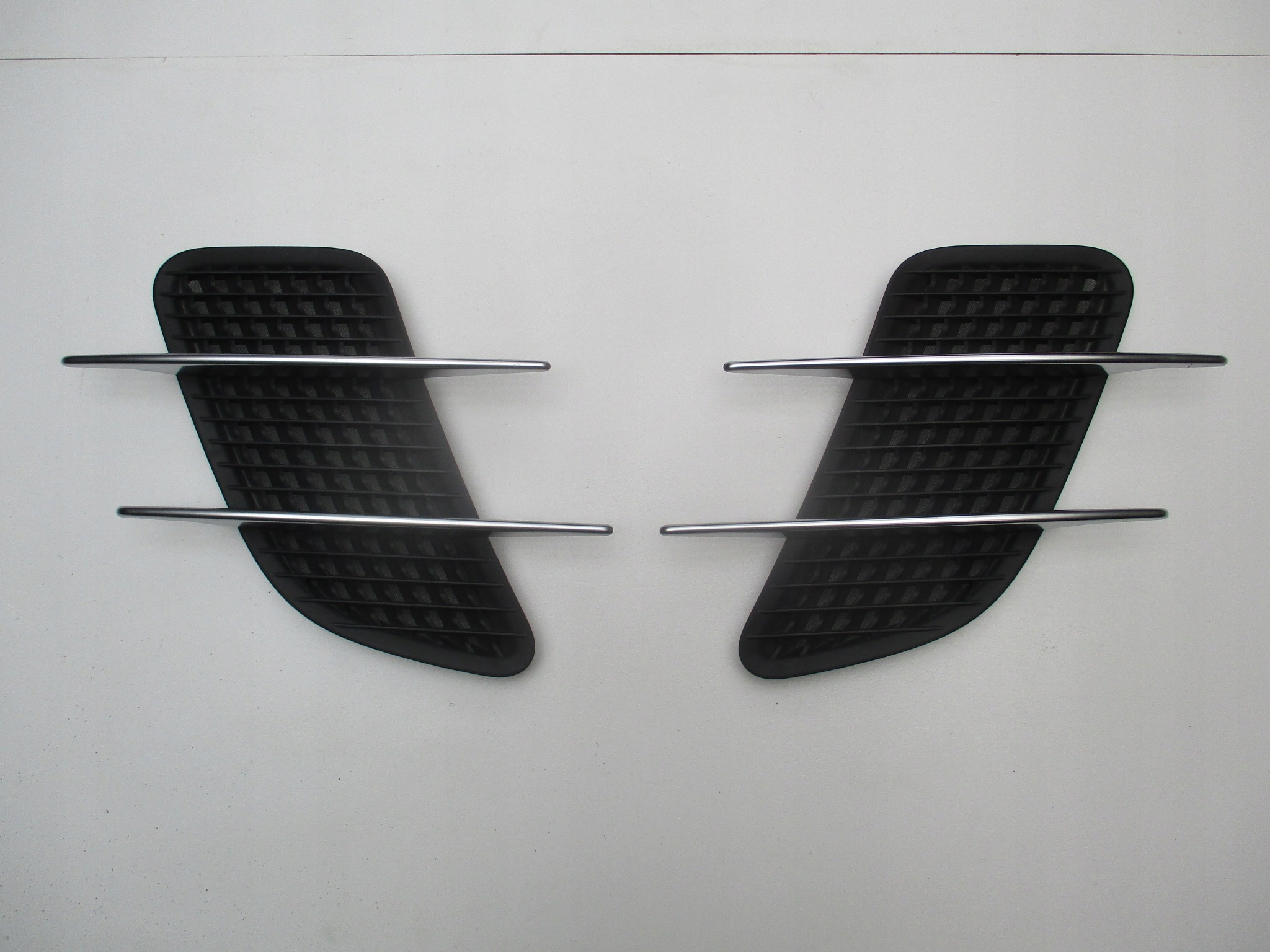 MERCEDES W231 SL KRATKA MASKI A2317500044