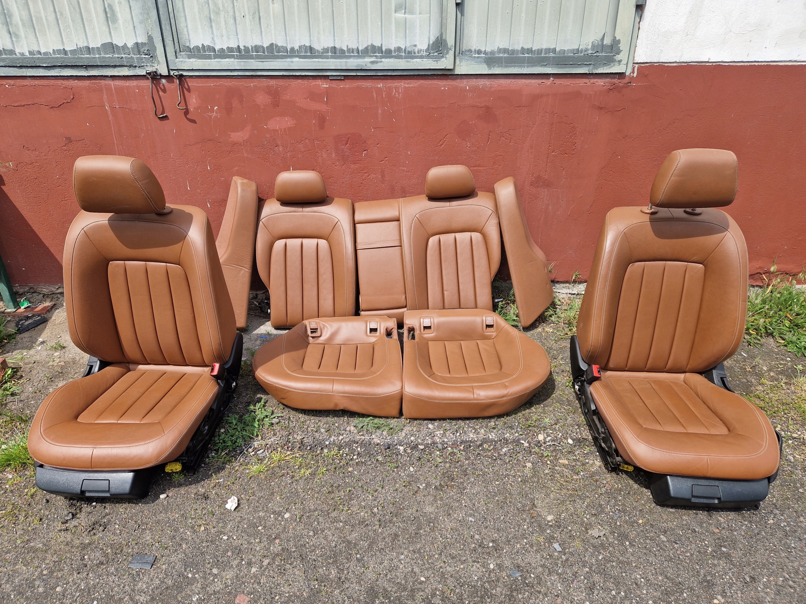 MERCEDES W218 КЛС КОМПЛЕКТ СИДІНЬ КОРИЧНЕВИЙ SKORA