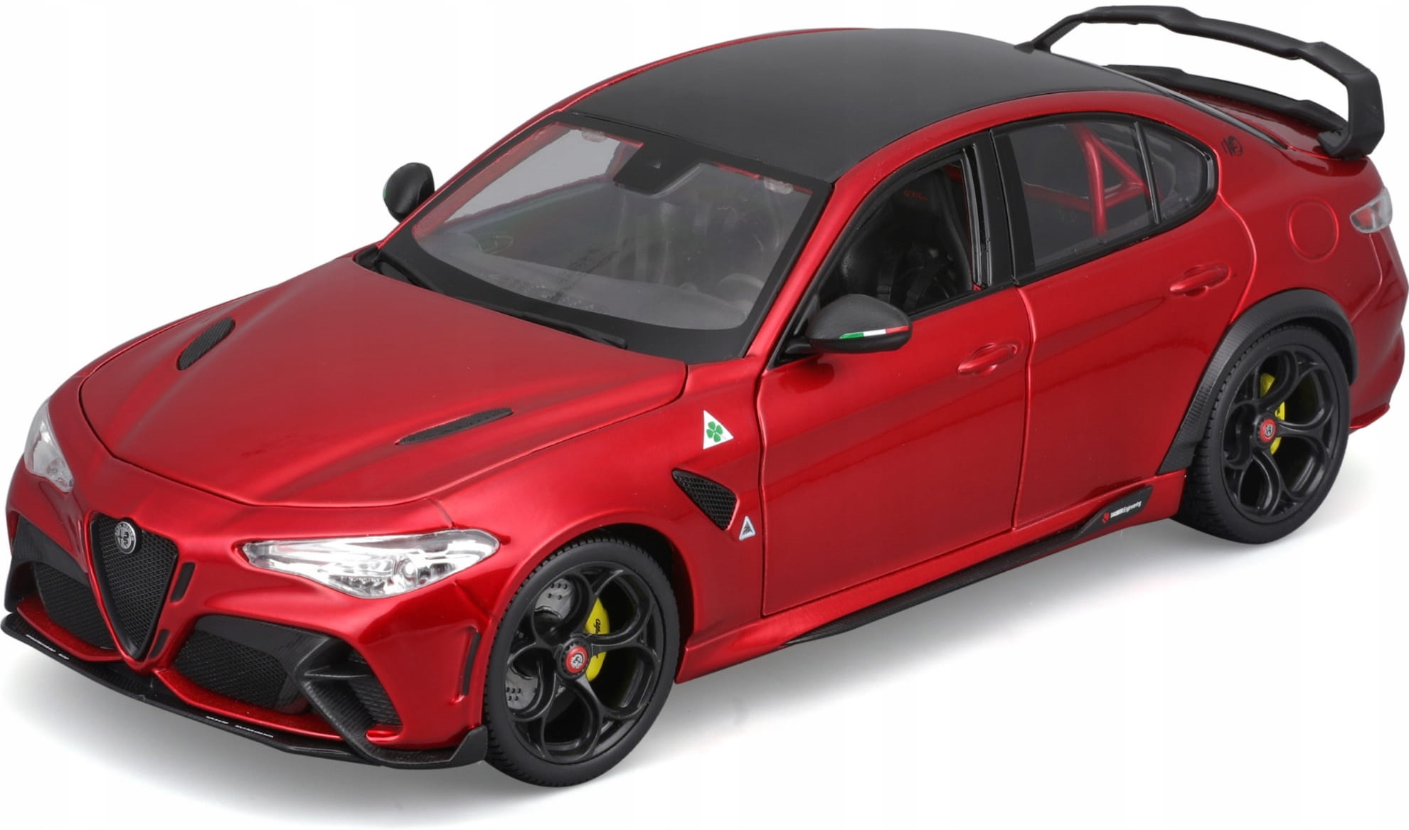 Alfa Romeo Giulia Gta Quadrifoglio červená 1:18 model BBurago 11048