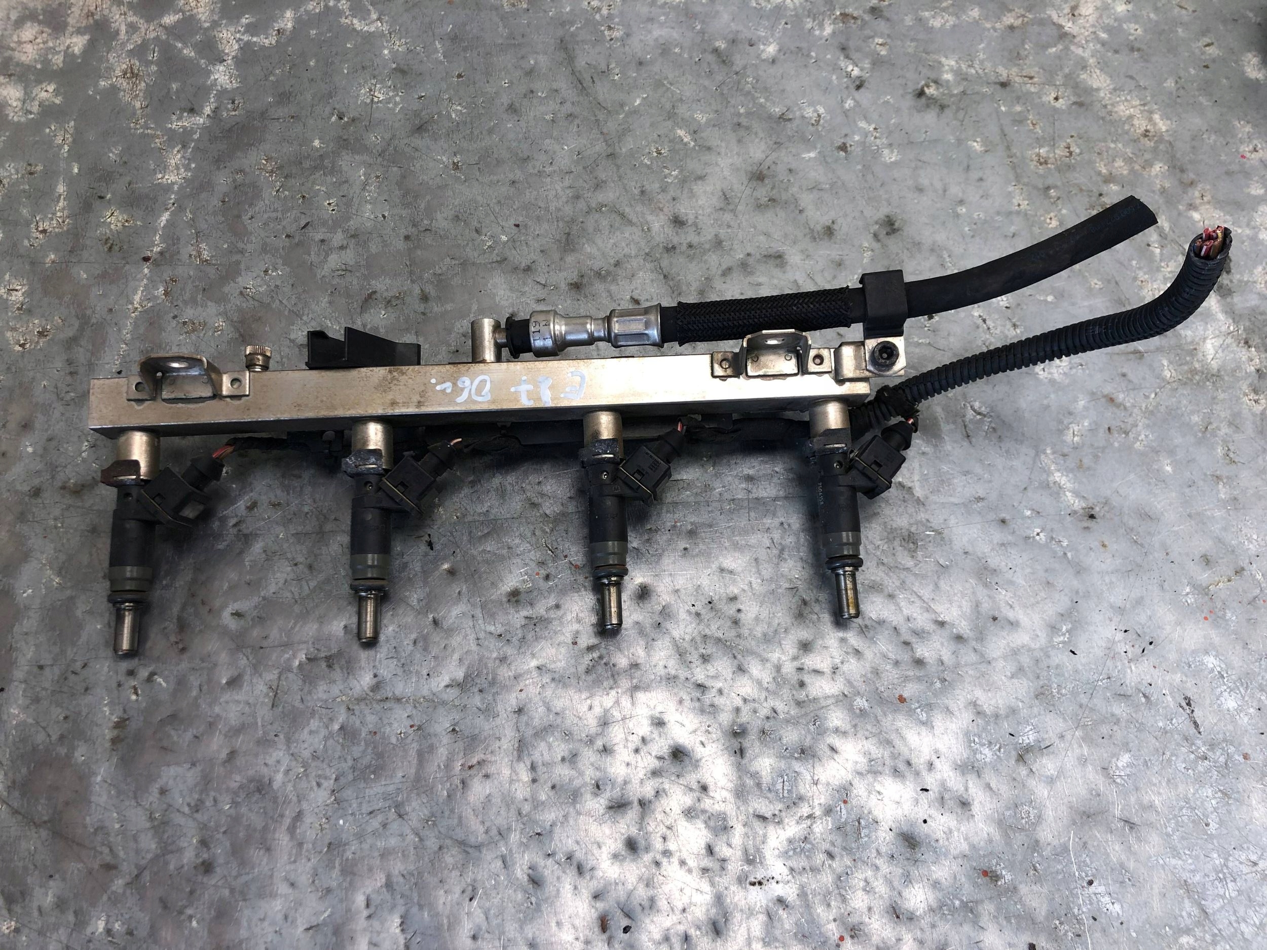 Rampe injection Injecteurs BMW E87 7506158