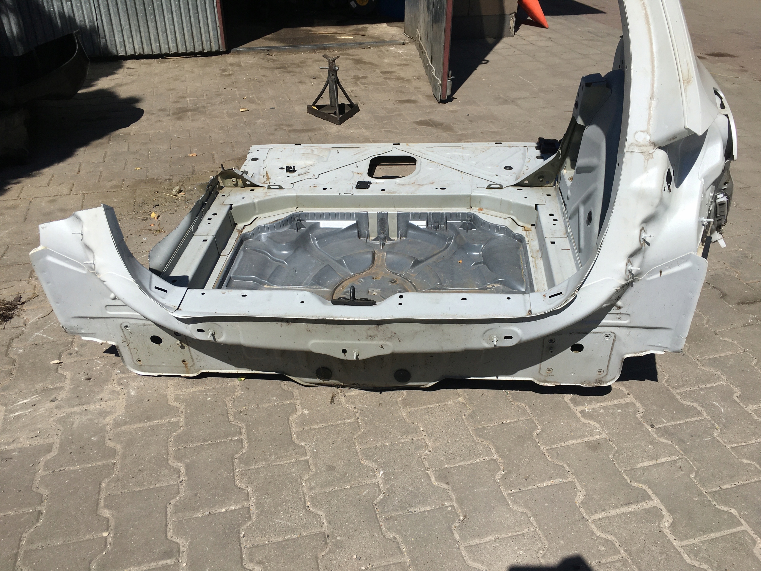 PAS TYLNY Z WANNĄ ADBLUE PEUGEOT 308 T9 HB