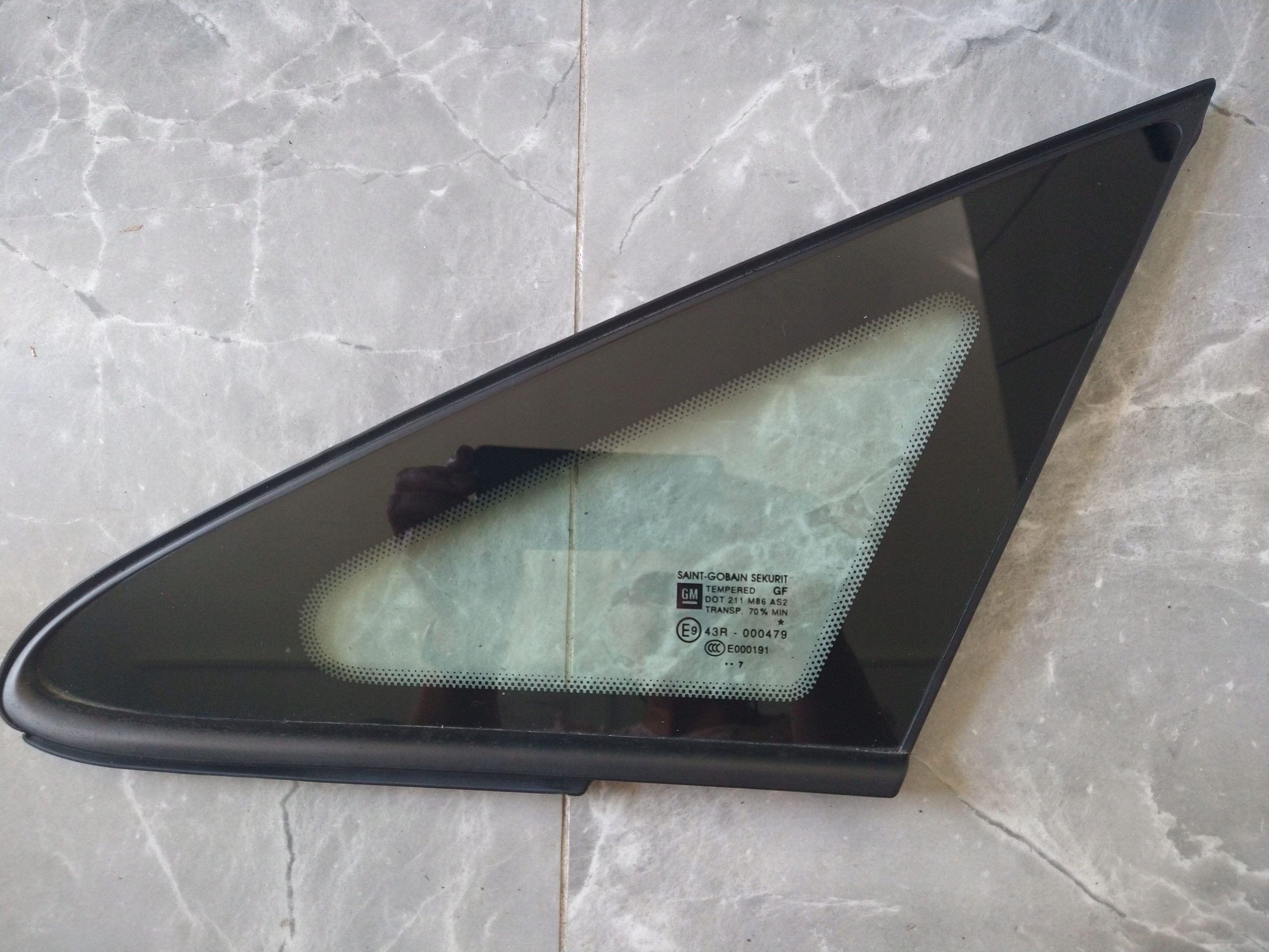 SZYBA KAROSERYJNA LEWY PRZÓD OPEL CORSA D 13188024