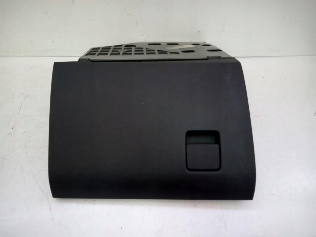 бардачок пассажира opel oe 13151852
