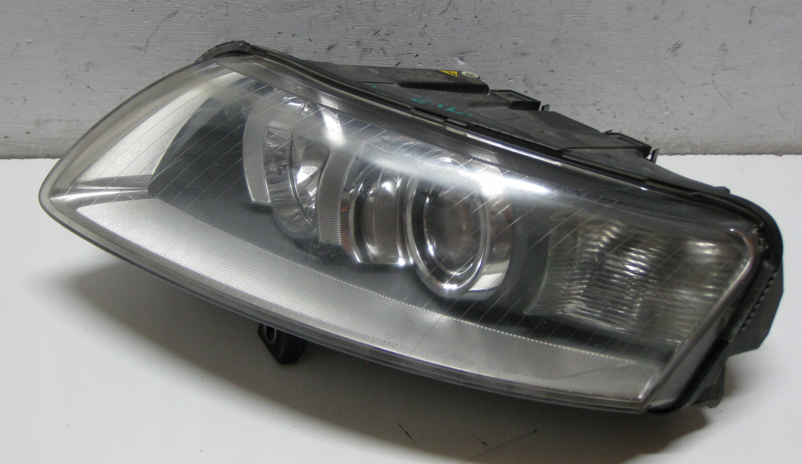 AUDI A6 C6 2.7 TDI 07R Licht links vorne XENON