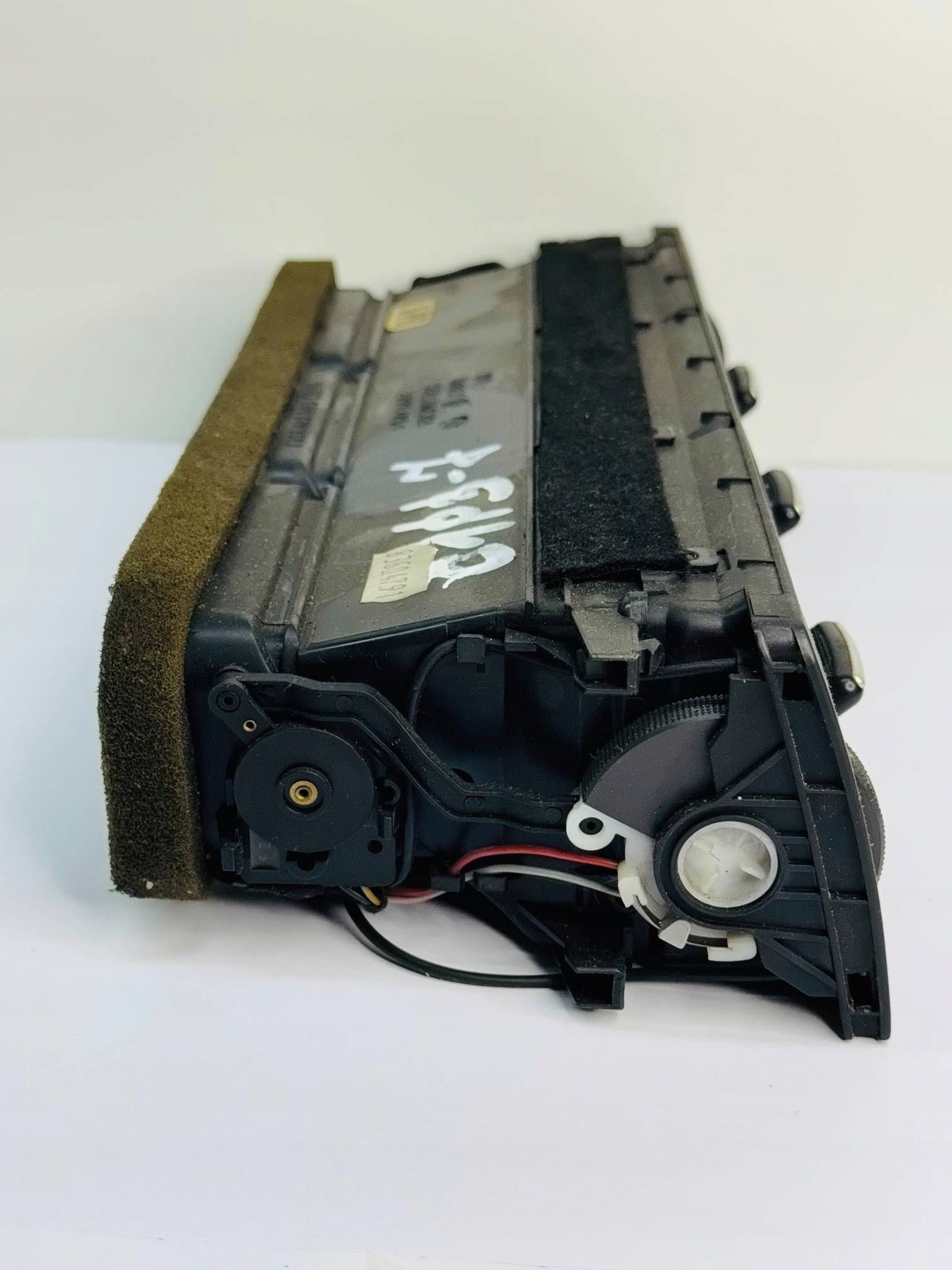 Lüftungsgitter des lüfters mitte Audi A8 D2 4D0820951 KRATKI Klima