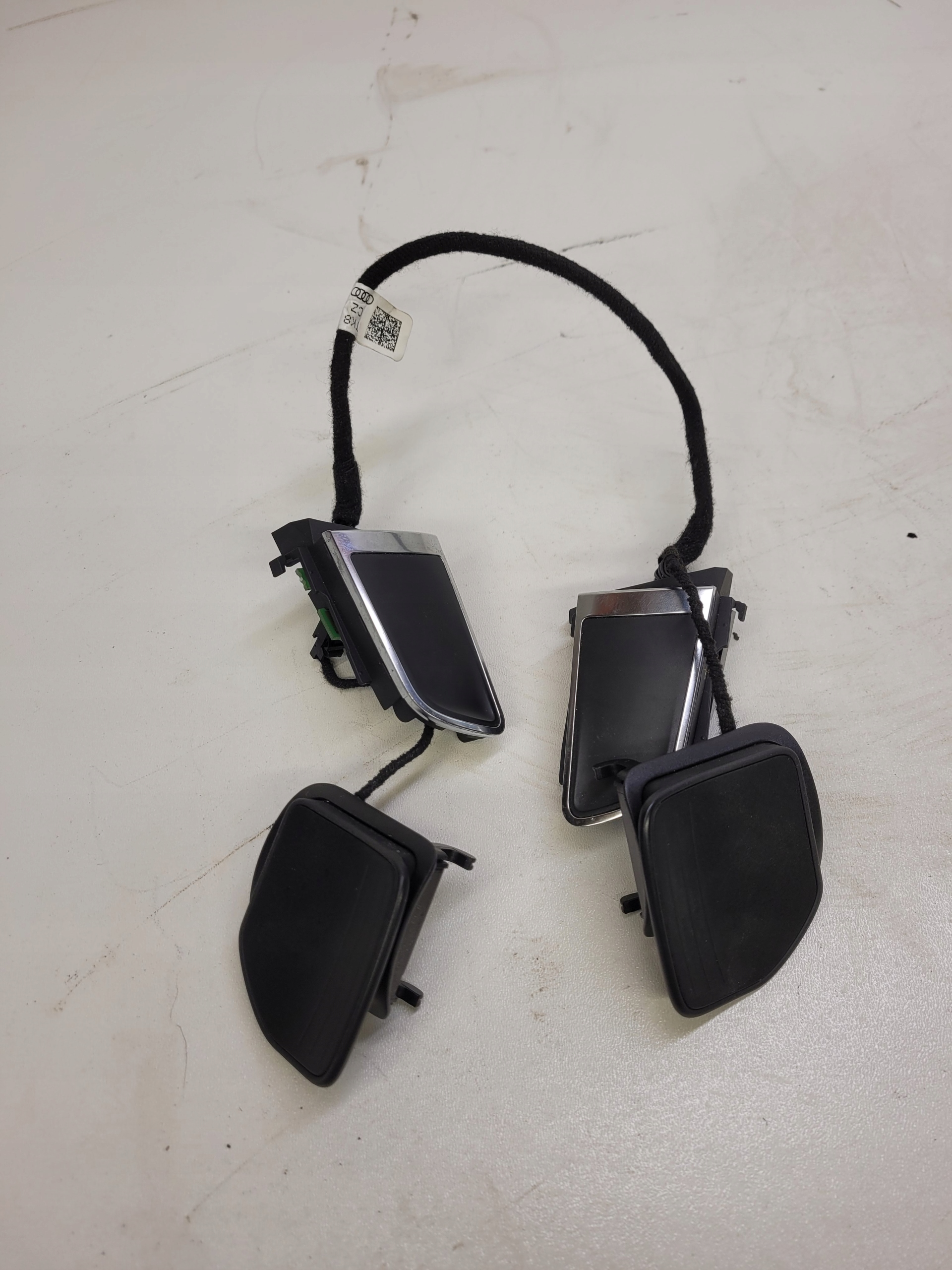 GUZIK MULTIFUNKCJI CHROM AUDI A3 A4 A6 4E0951527L