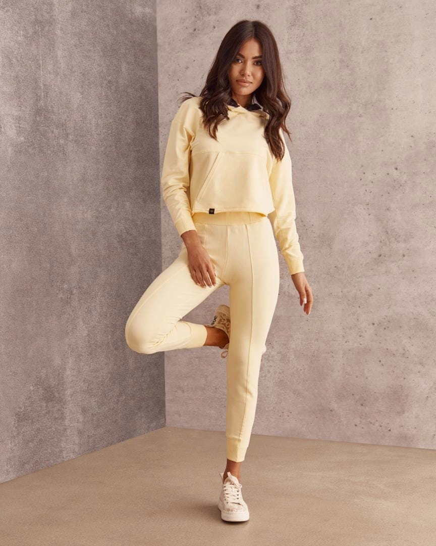 Żółty sportowy komplet dresowy