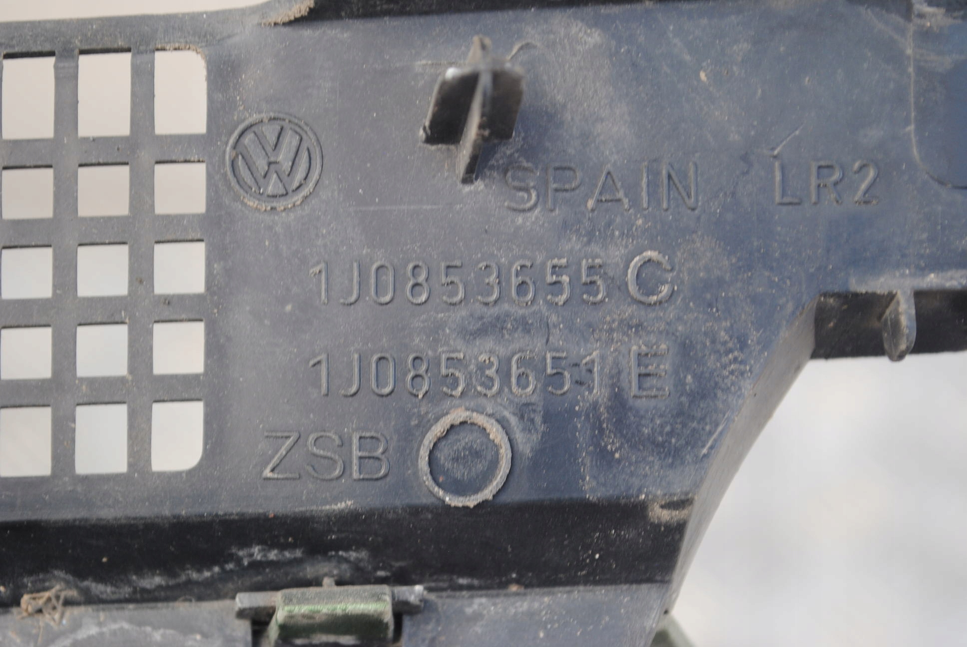 решетка радиатора LA6P vw Golf IV