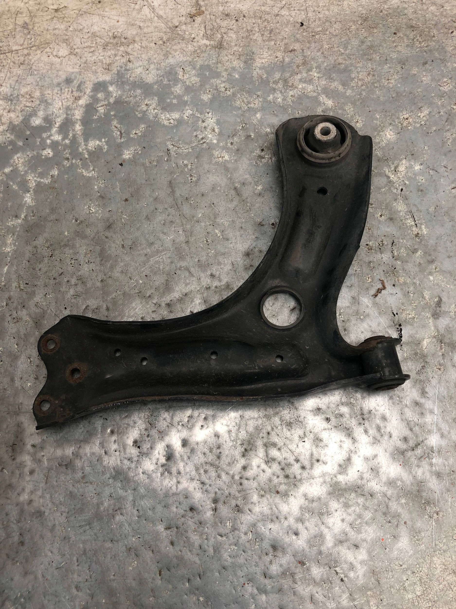 arm left front VW POLO CROSS 6R0407151F