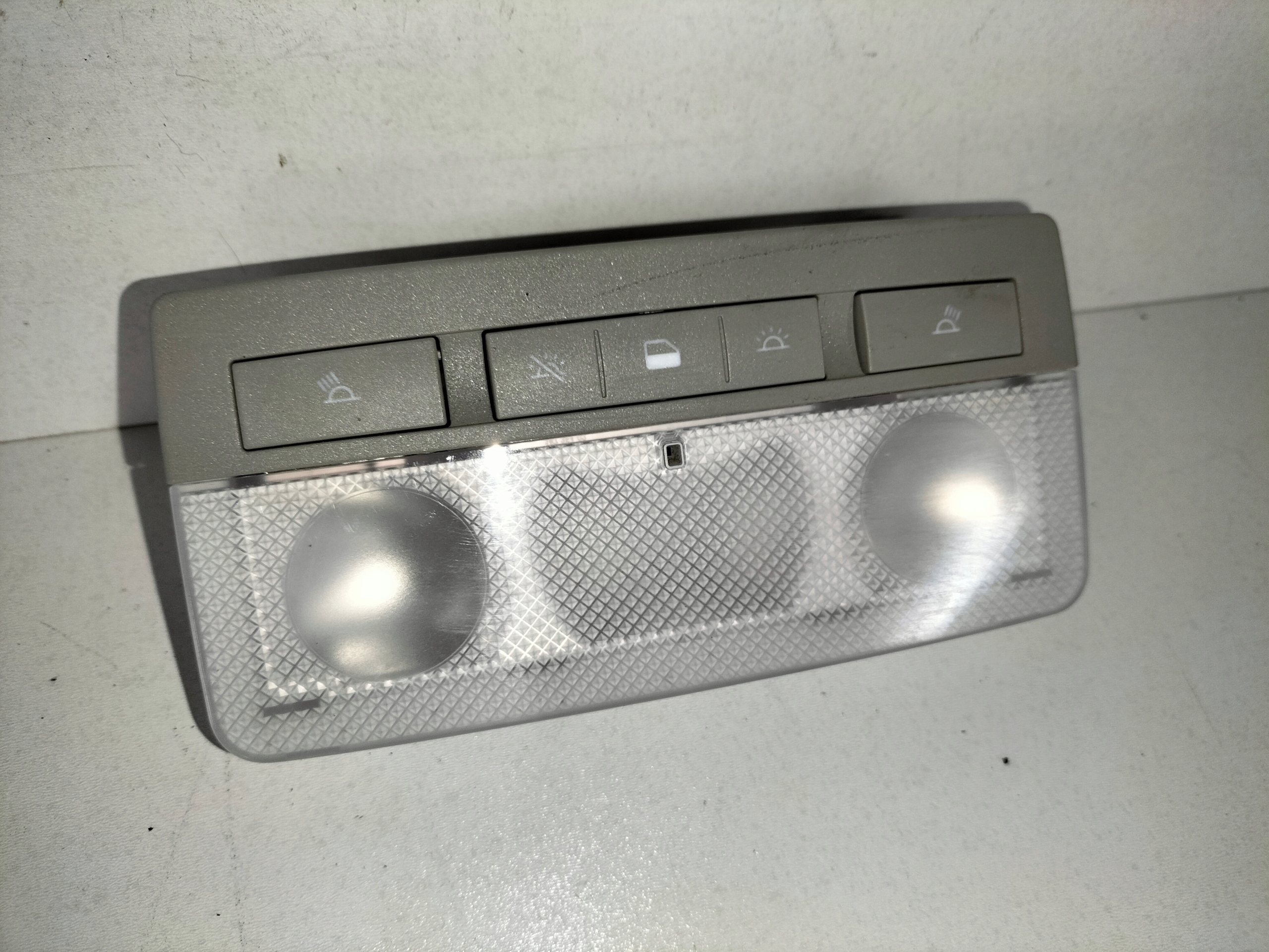 Oswietlenie střechy OPEL ASTRA IV J 09