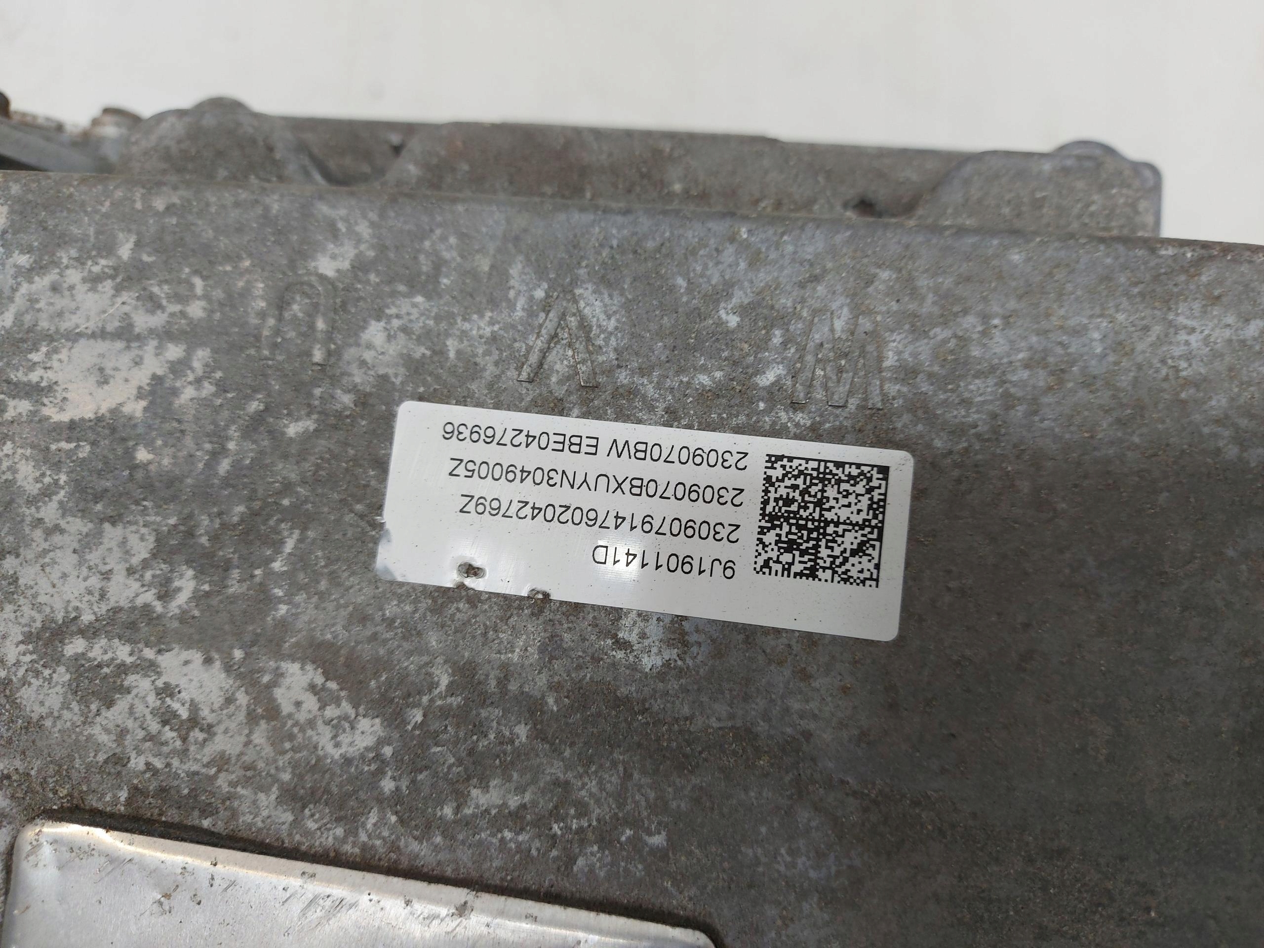 Porsche Taycan GTS 9J1 2023r engine electrical rear part 0ME300043B