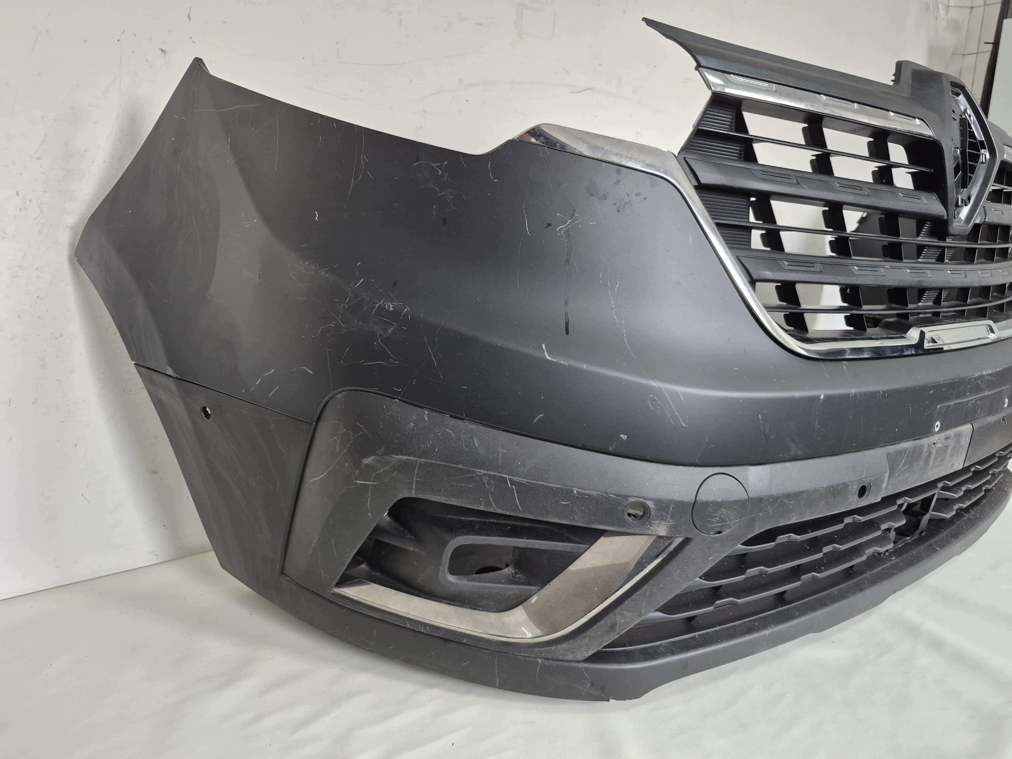 RENAULT TRAFIC IV 21- bumper front front grill 620226941R
