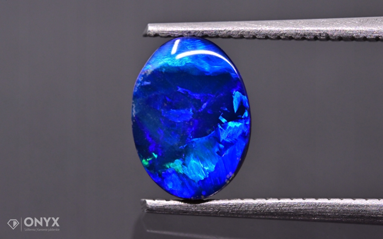 Opal Australská mělká konvexní dublet ovál 8x6 m