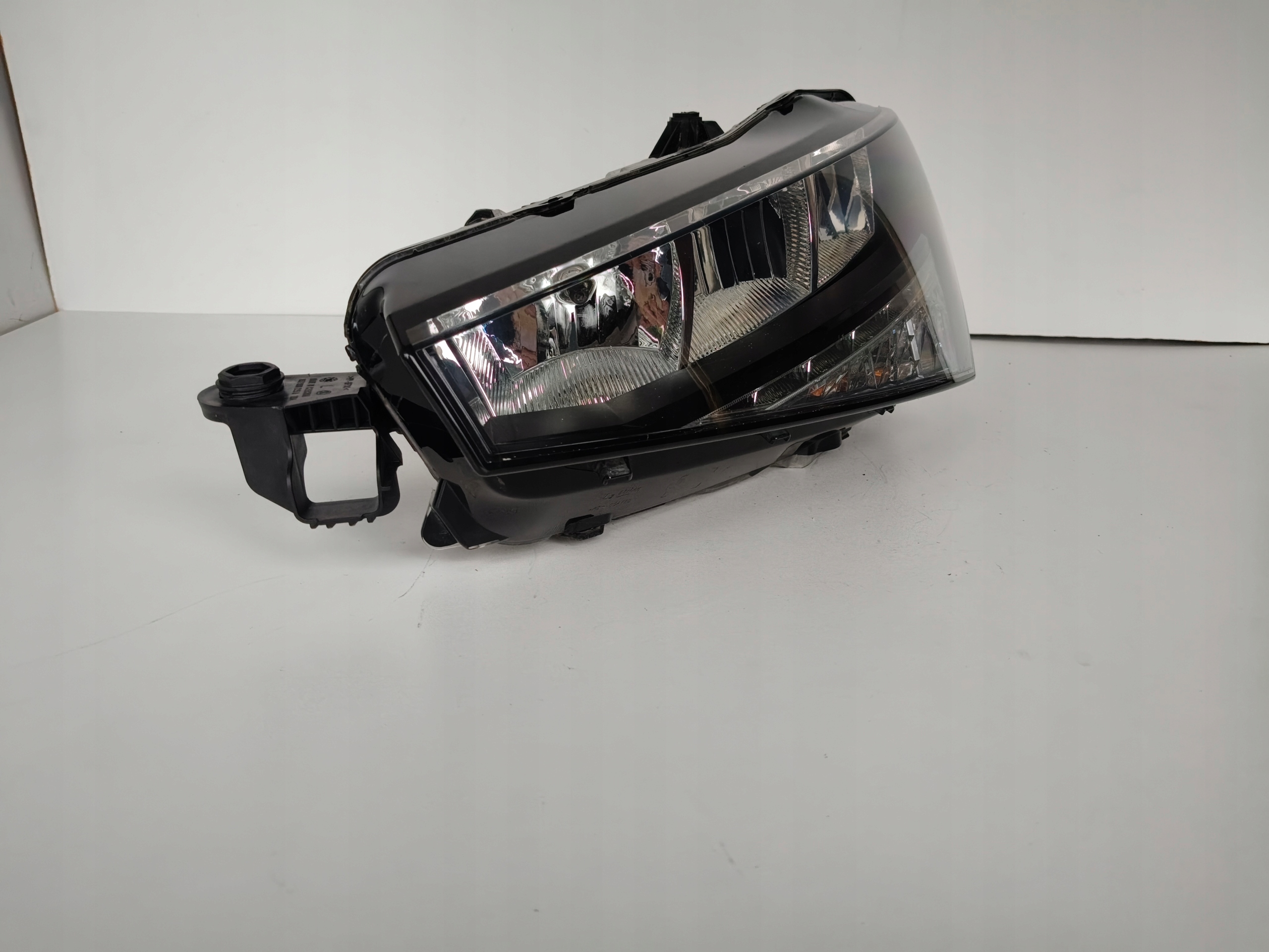 light left REFLEKTOR SKODA SCALA 657 18- LED