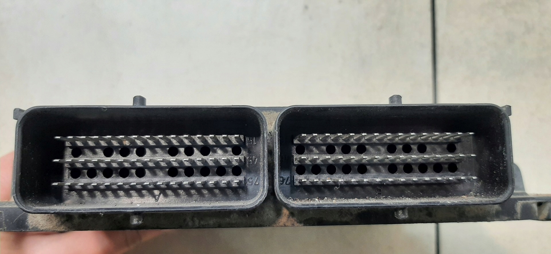 control unit of the engine MEGANE SCENIC 1.9 TDI 7700114873