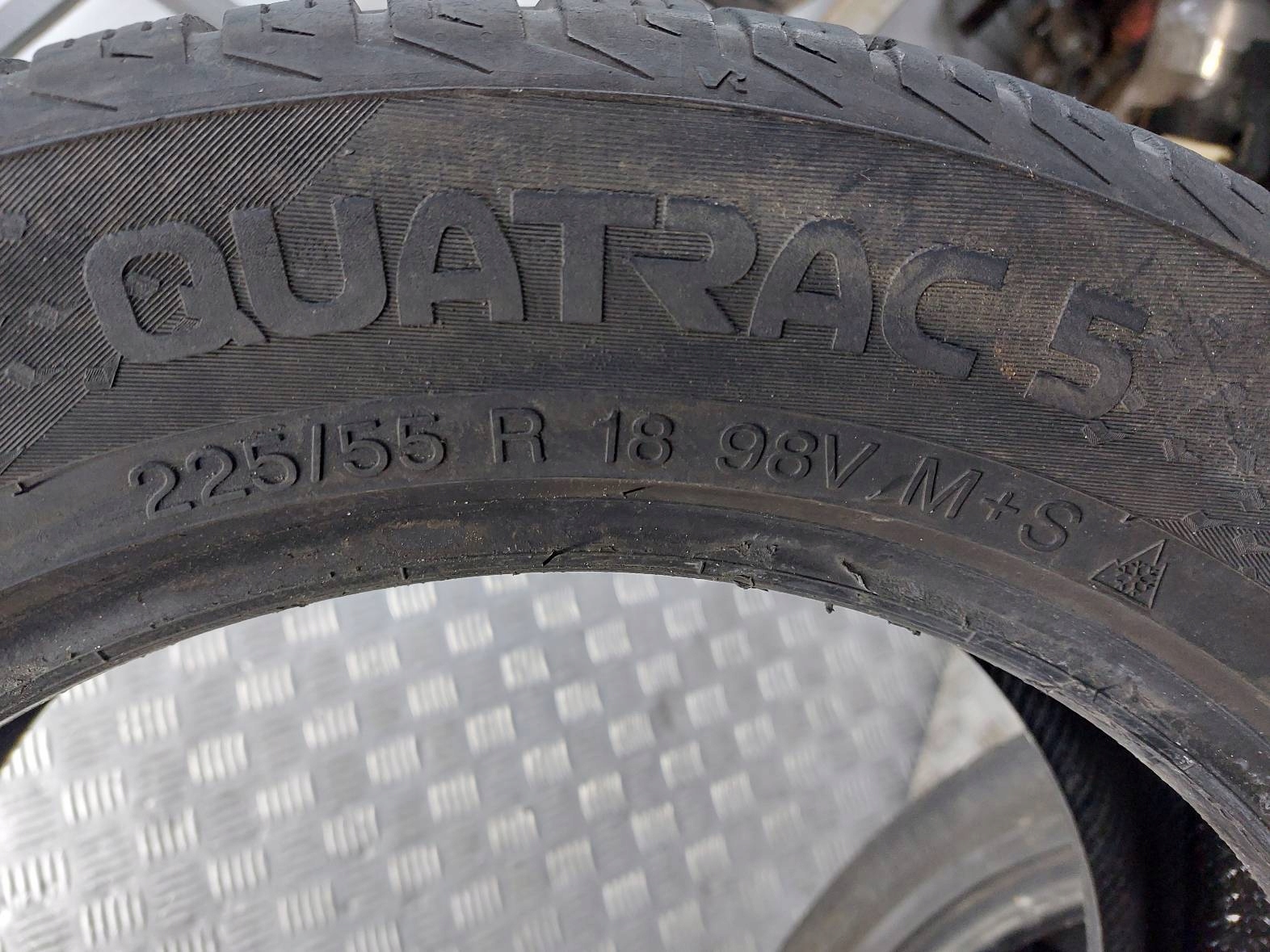 OPONY CAŁOROCZNE 4 SZT 225/55R18 2017R VREDESTEIN Profil opony 55