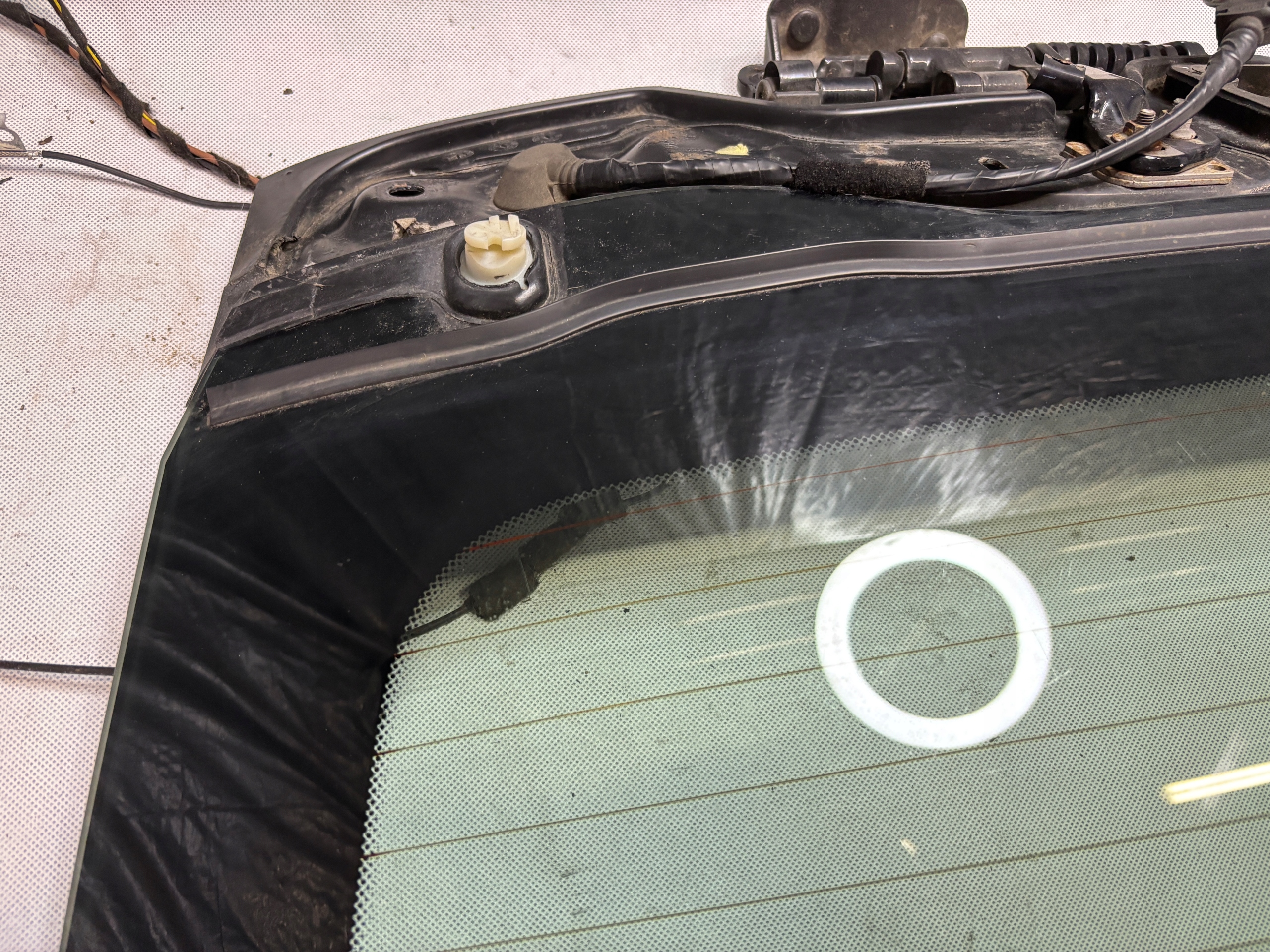 window bonnet boot BMW E91 lift k: 668/9 Schwarz 2