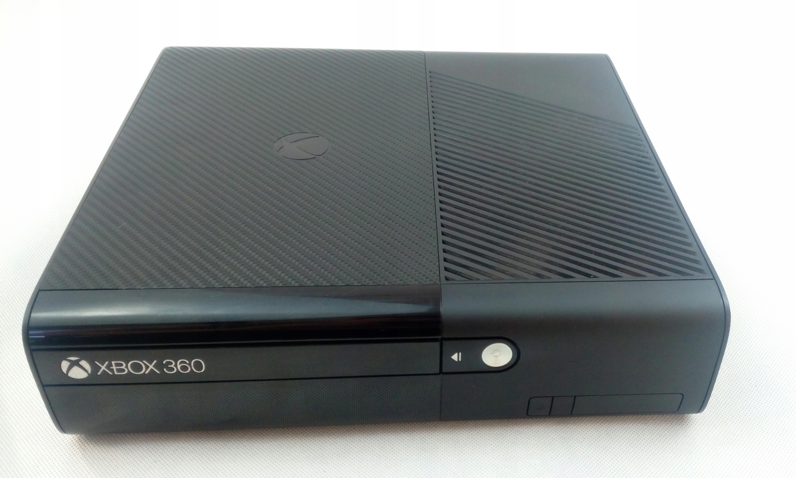 ZESTAW KONSOLA XBOX 360 SLIM E 500GB + PAD + GRY MEGA START MEGA FUN Liczba kontrolerów w zestawie 1