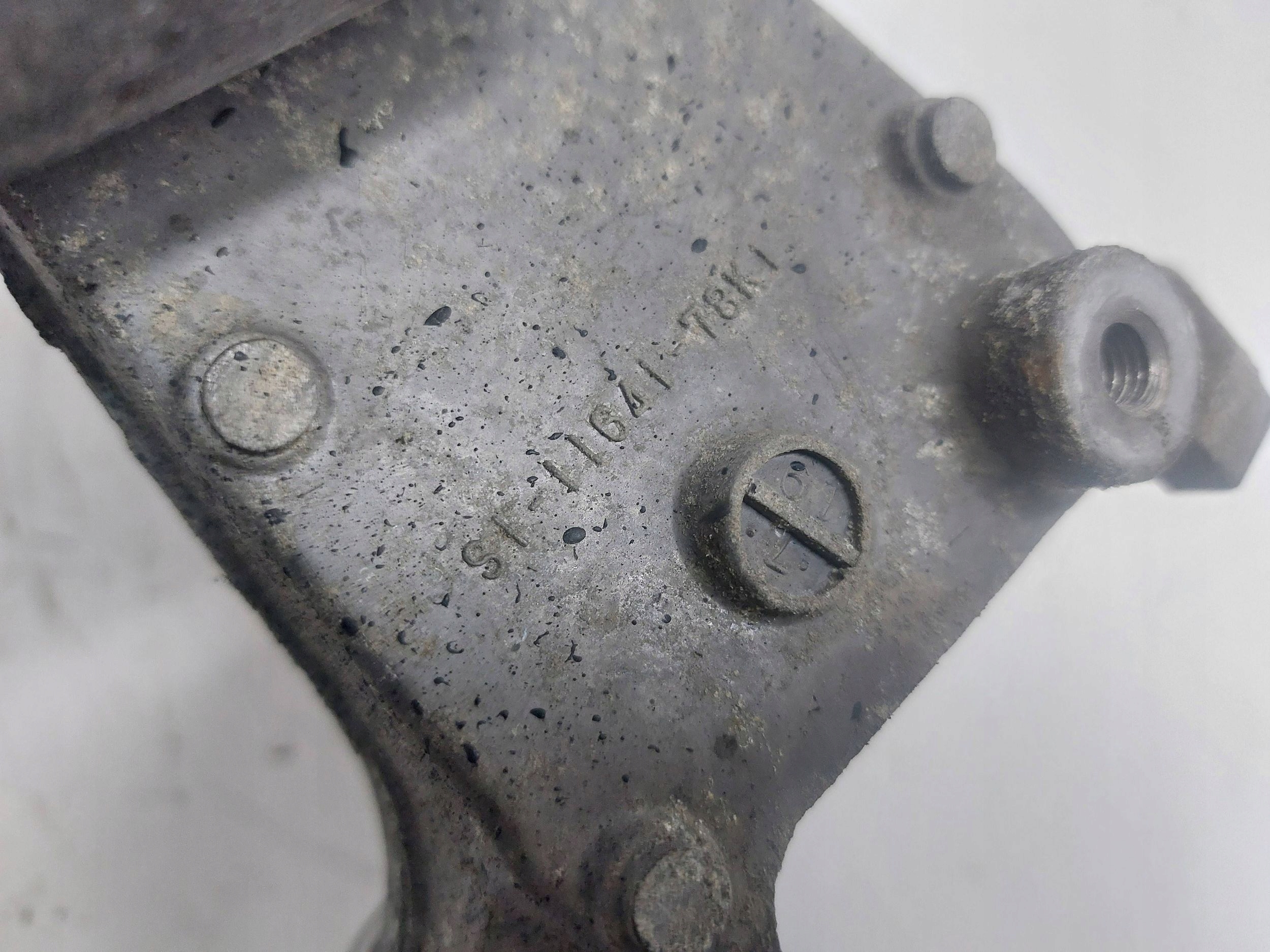 SUZUKI GRAND VITARA II 2.4 BENZ 06-16r airbag console engine mount left