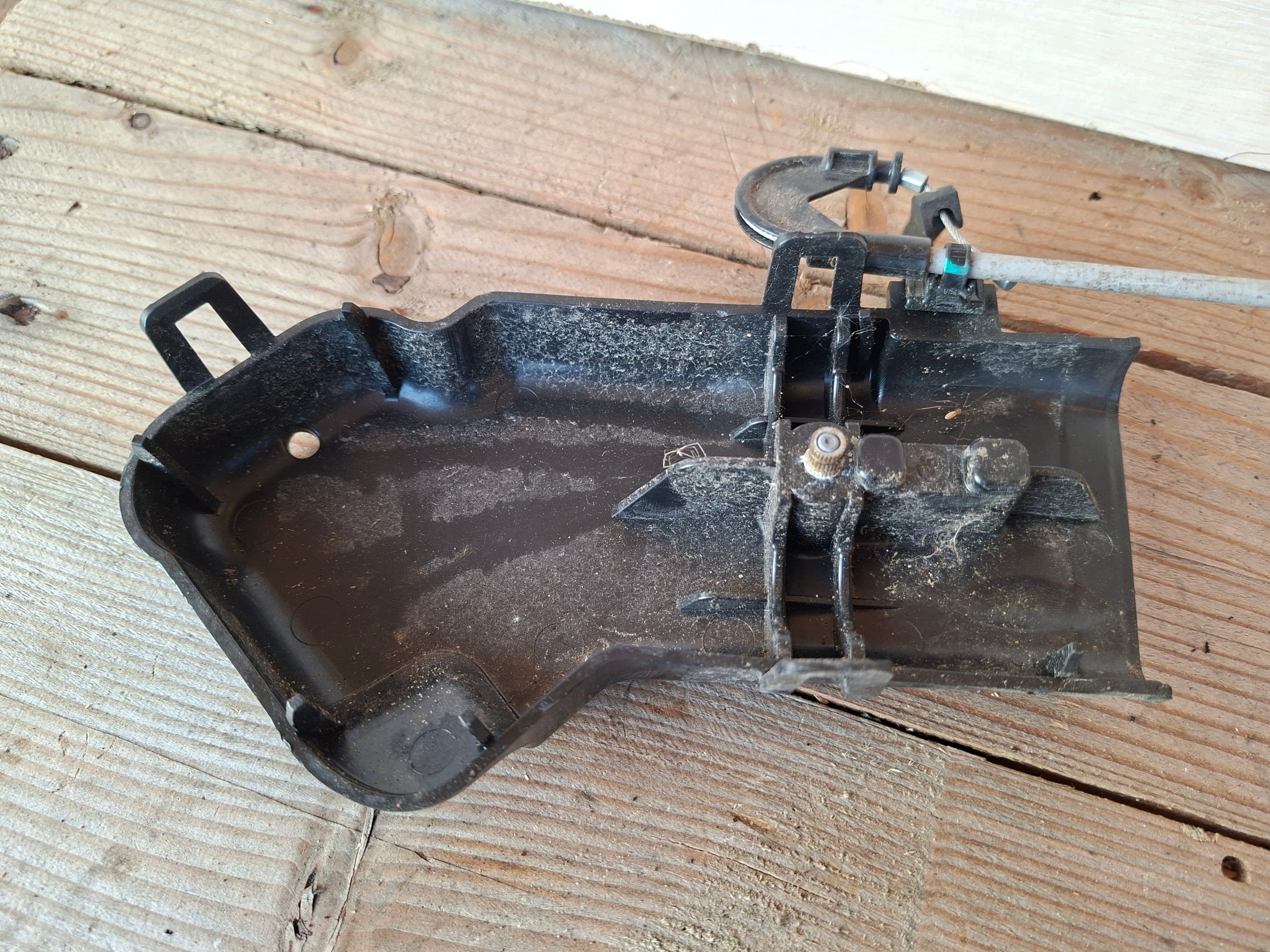 1450520-00-C TESLA MODEL 3 3D3 3D5 19R part GNIAZDA